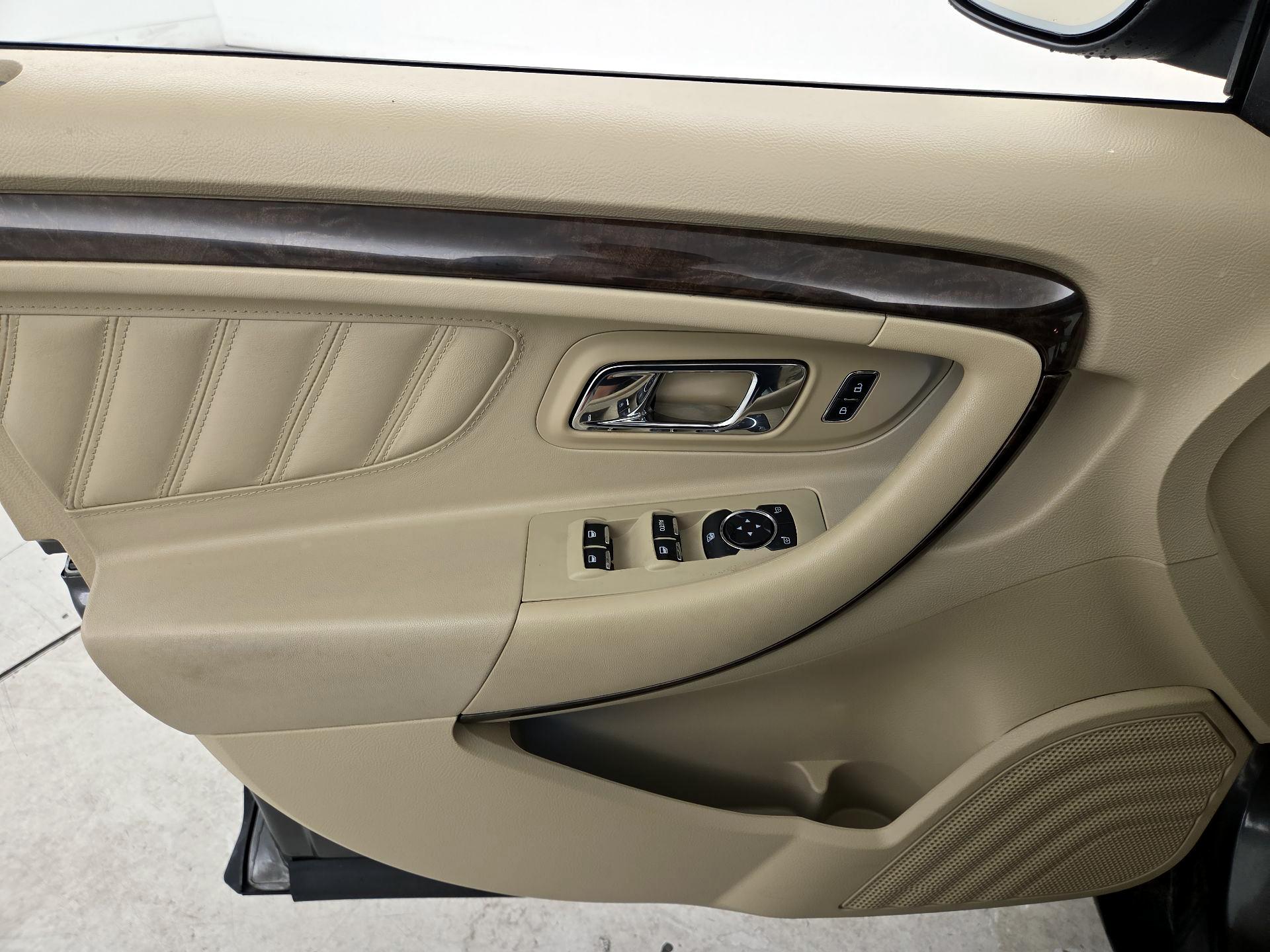 Thumbnail: 2015 Ford Taurus - 12