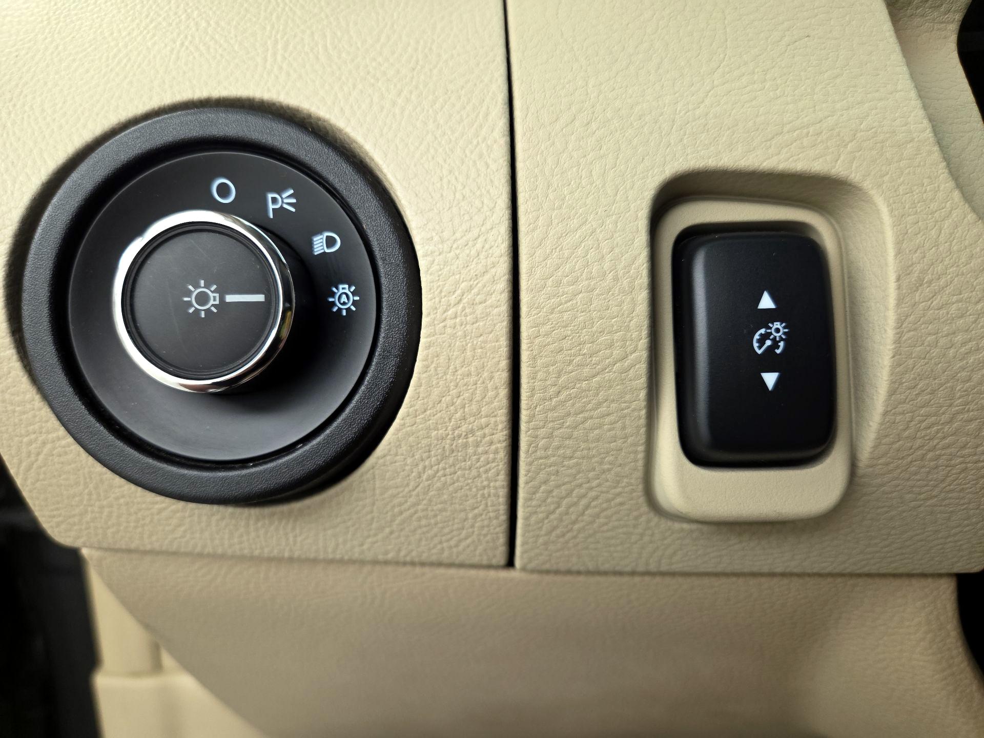 Thumbnail: 2015 Ford Taurus - 13