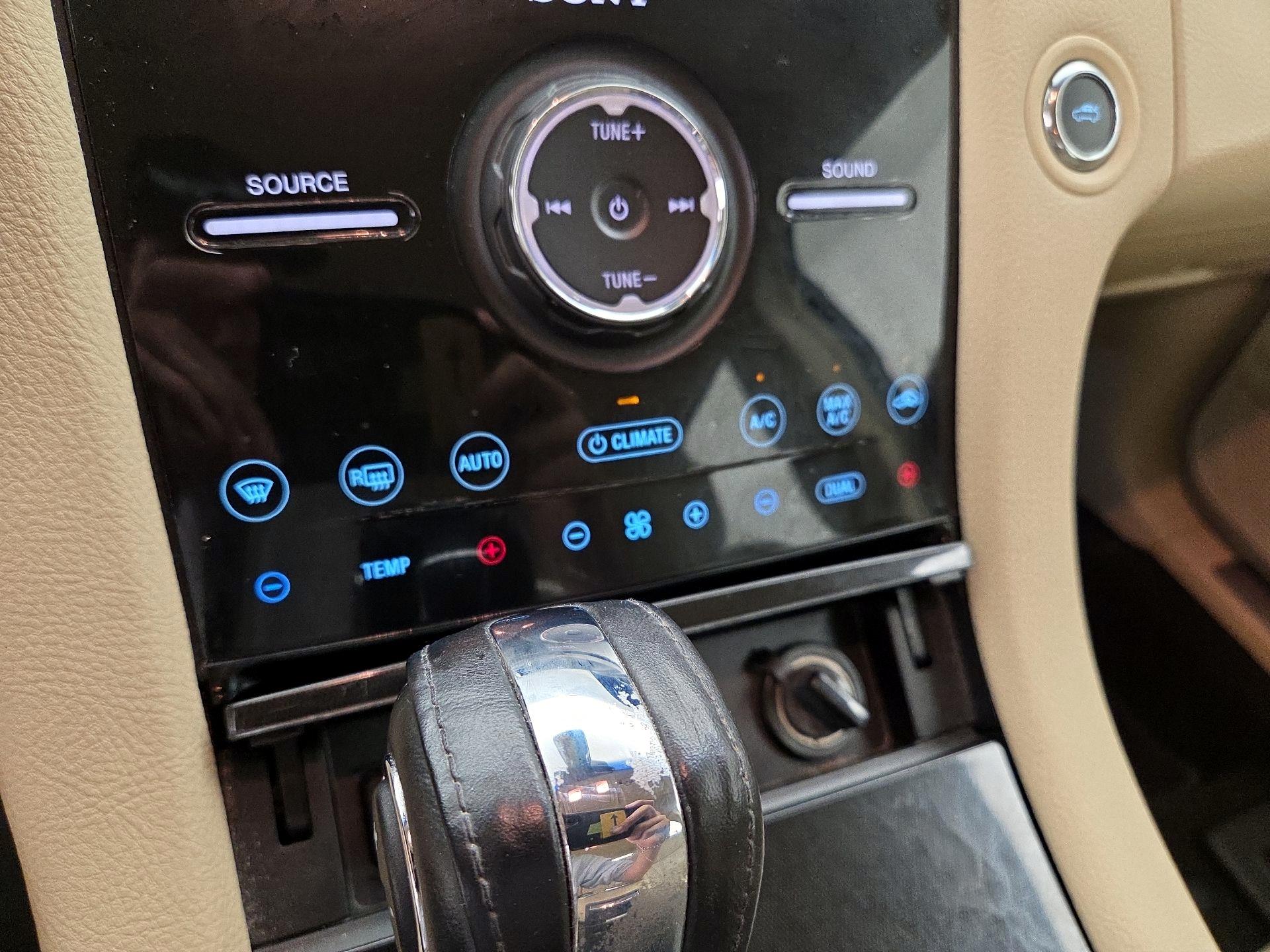 Thumbnail: 2015 Ford Taurus - 16