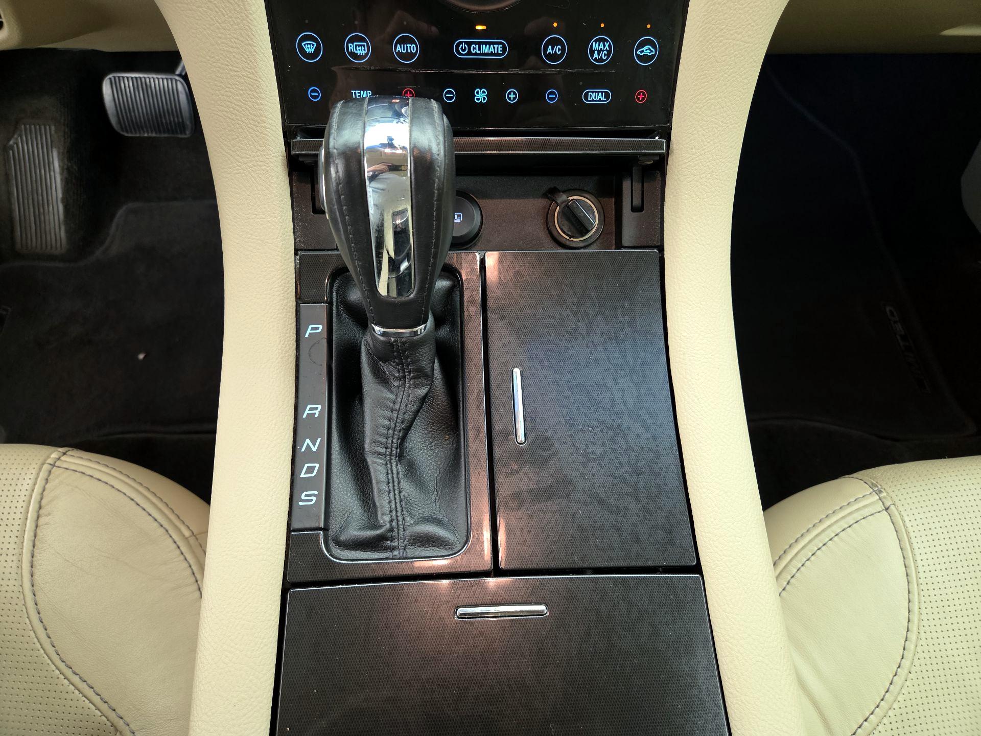 Thumbnail: 2015 Ford Taurus - 17