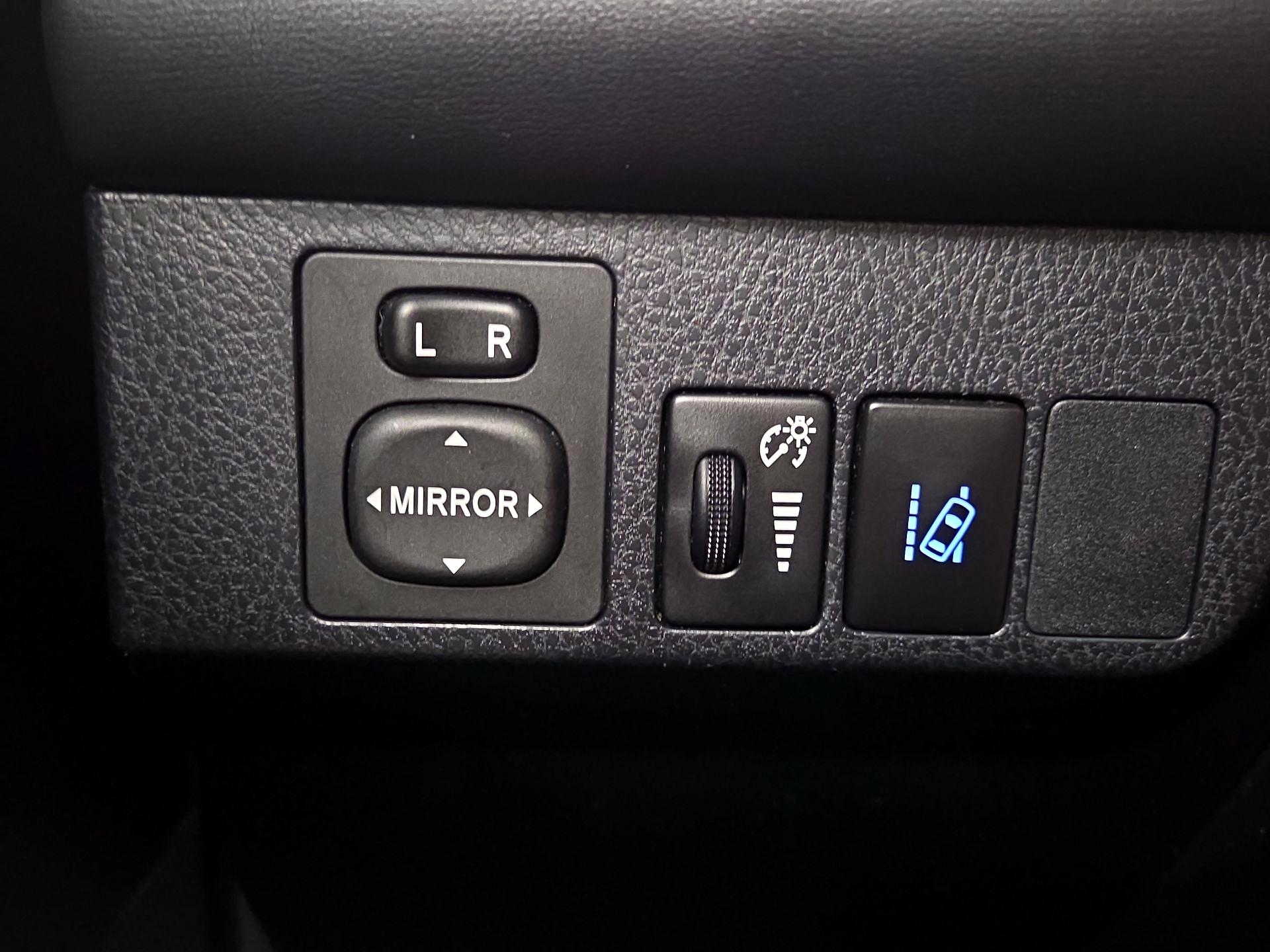 Thumbnail: 2017 Toyota RAV4 - 13