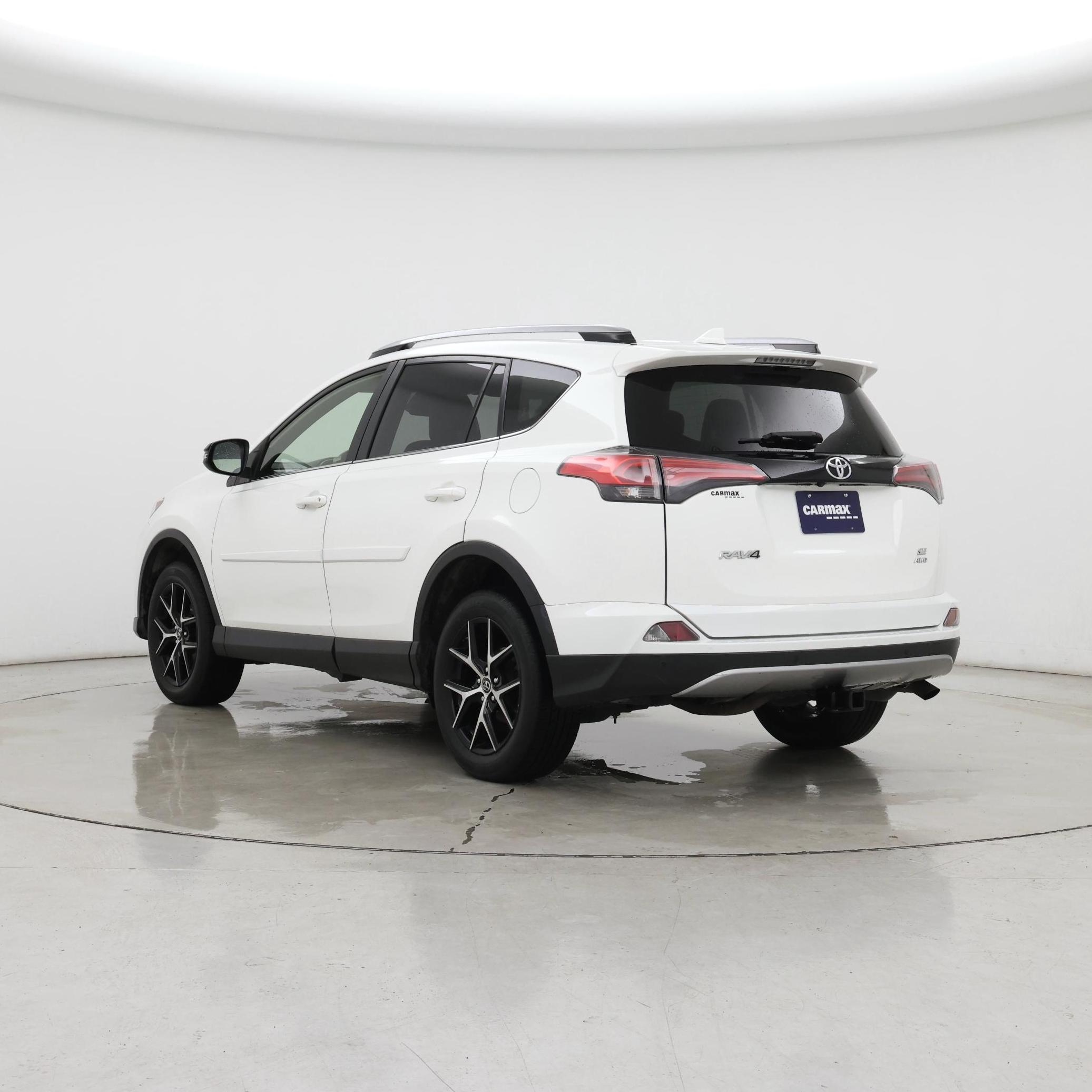 Thumbnail: 2017 Toyota RAV4 - 2