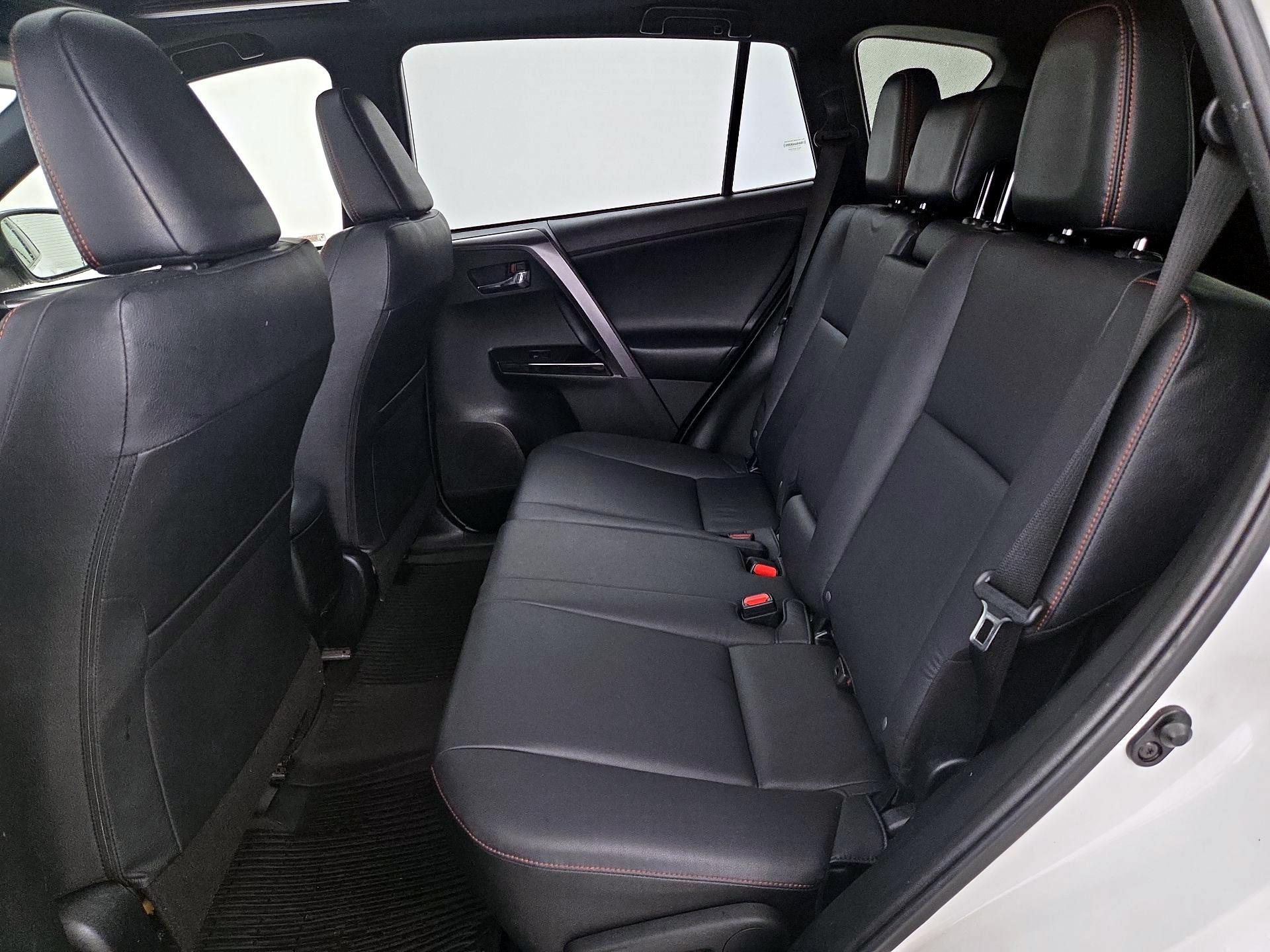 Thumbnail: 2017 Toyota RAV4 - 20