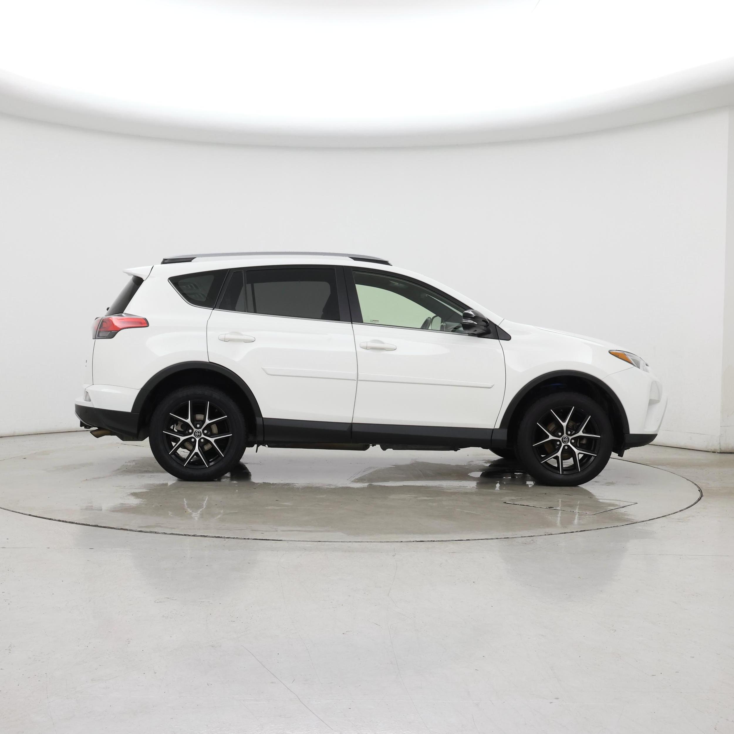 Thumbnail: 2017 Toyota RAV4 - 7