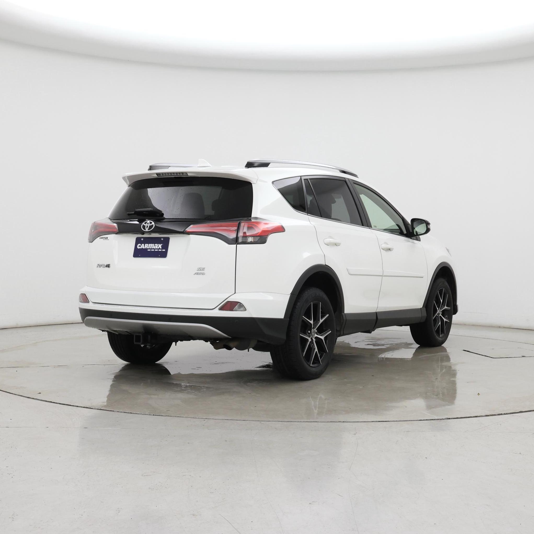 Thumbnail: 2017 Toyota RAV4 - 8