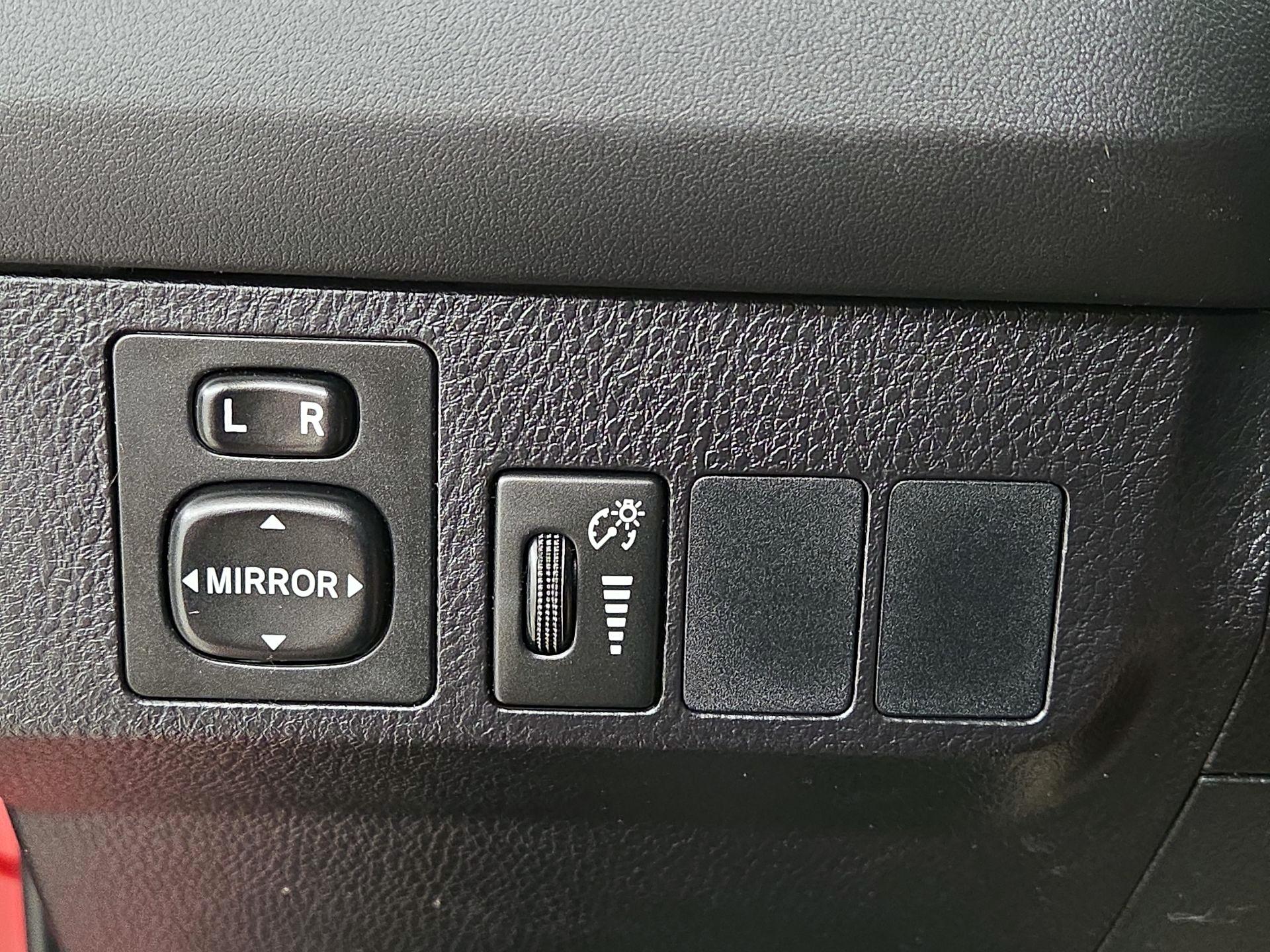 Thumbnail: 2016 Toyota RAV4 - 13