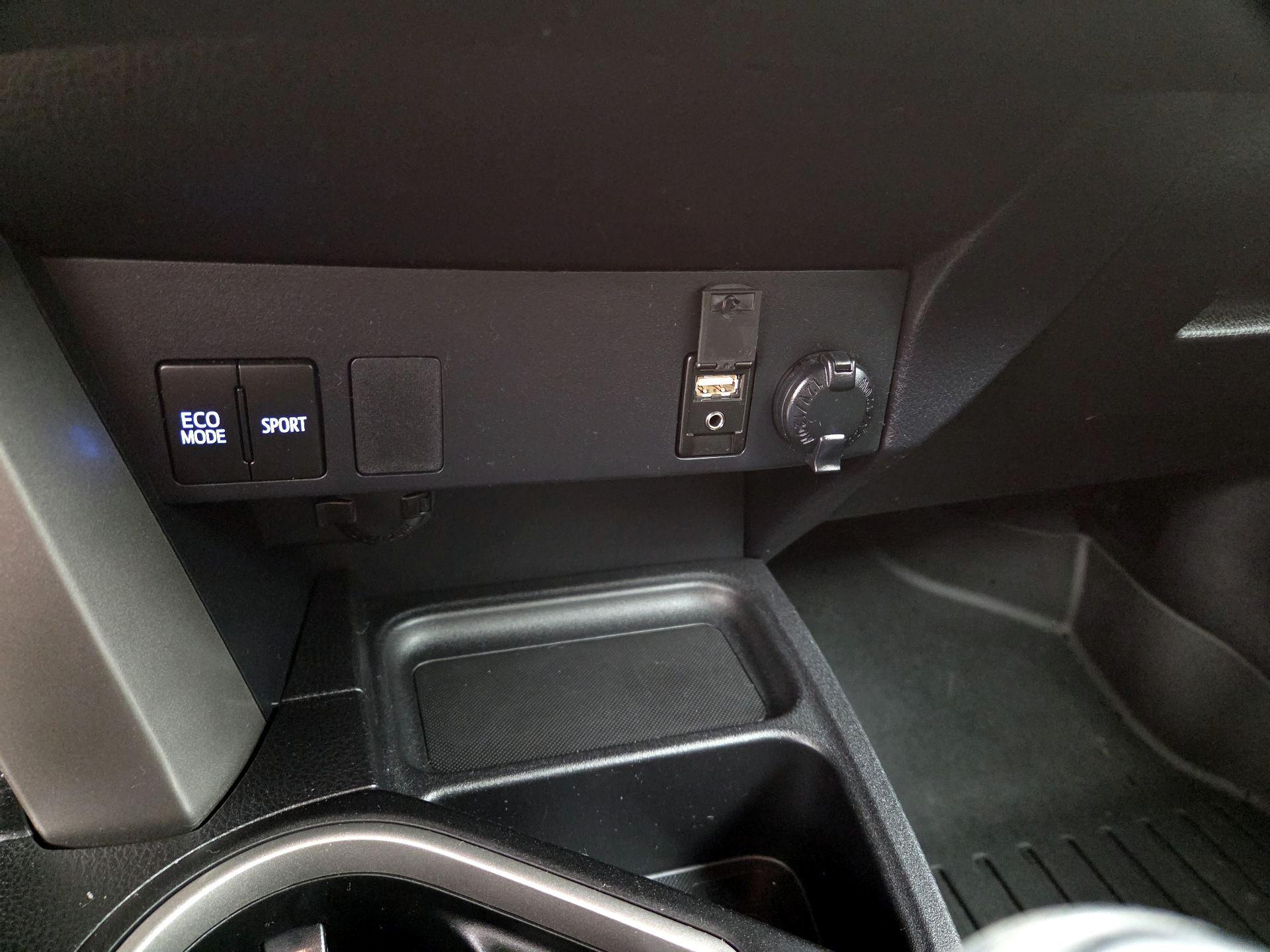 Thumbnail: 2016 Toyota RAV4 - 18