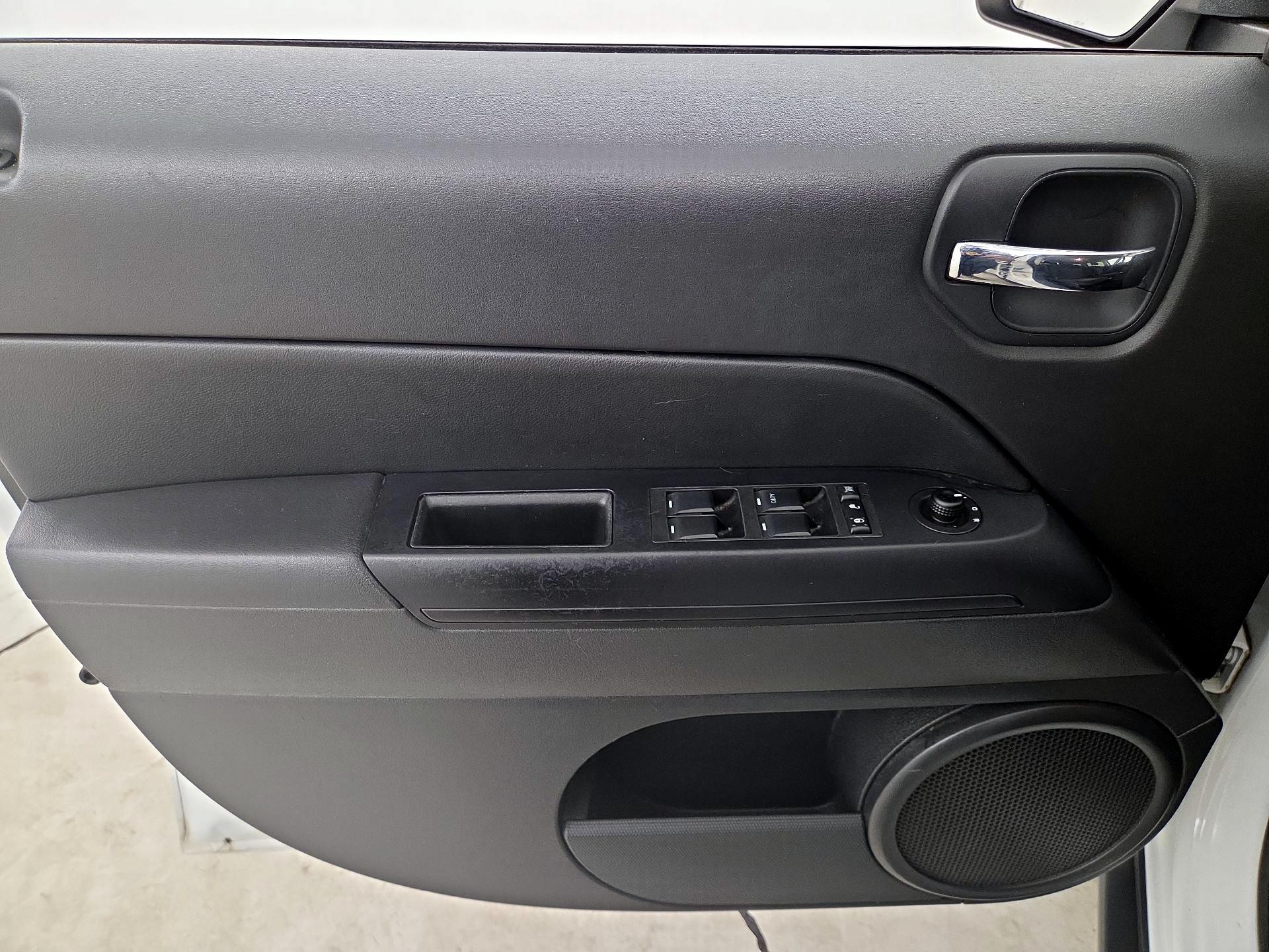 Thumbnail: 2016 Jeep Patriot - 12
