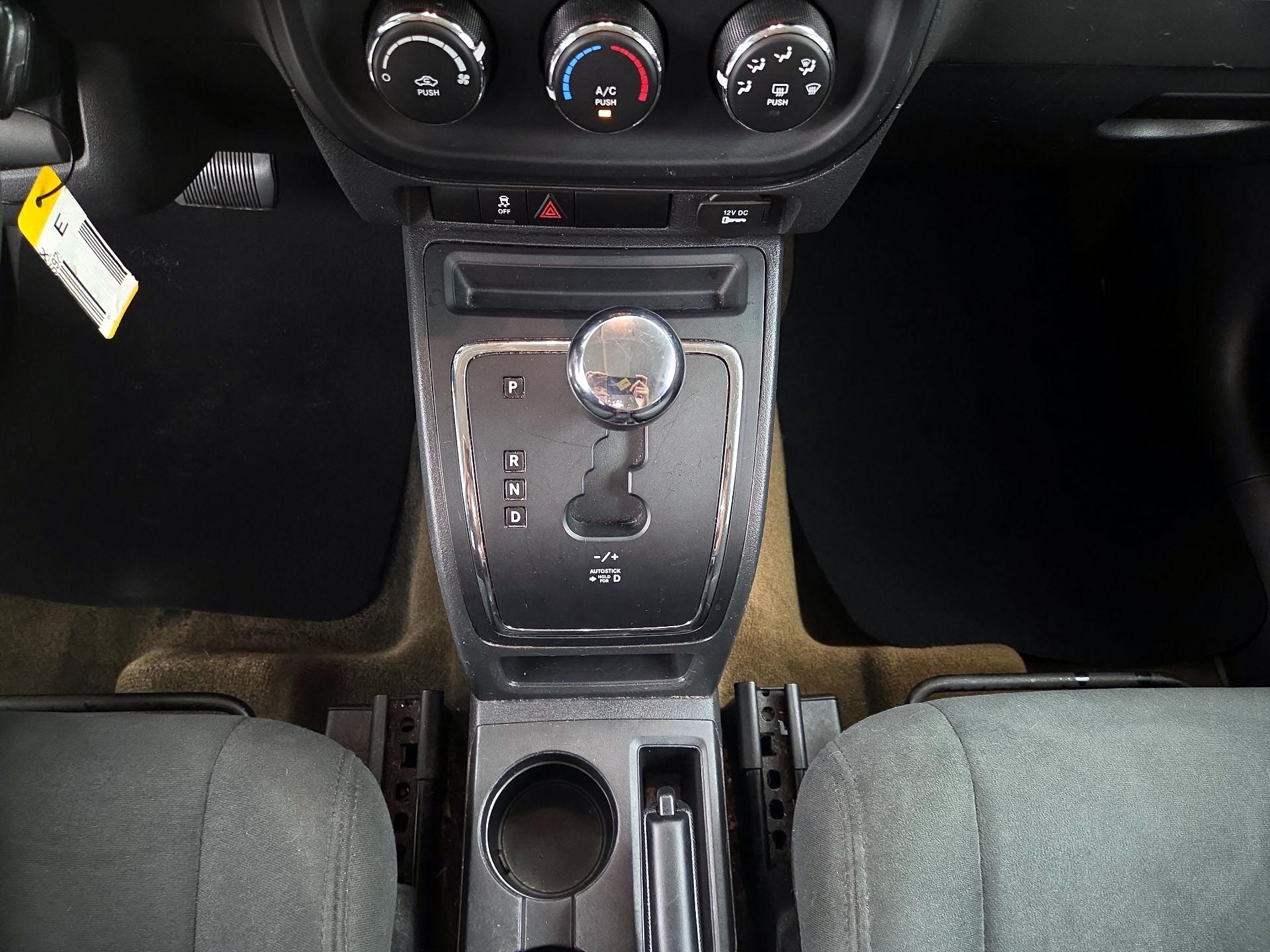 Thumbnail: 2016 Jeep Patriot - 15