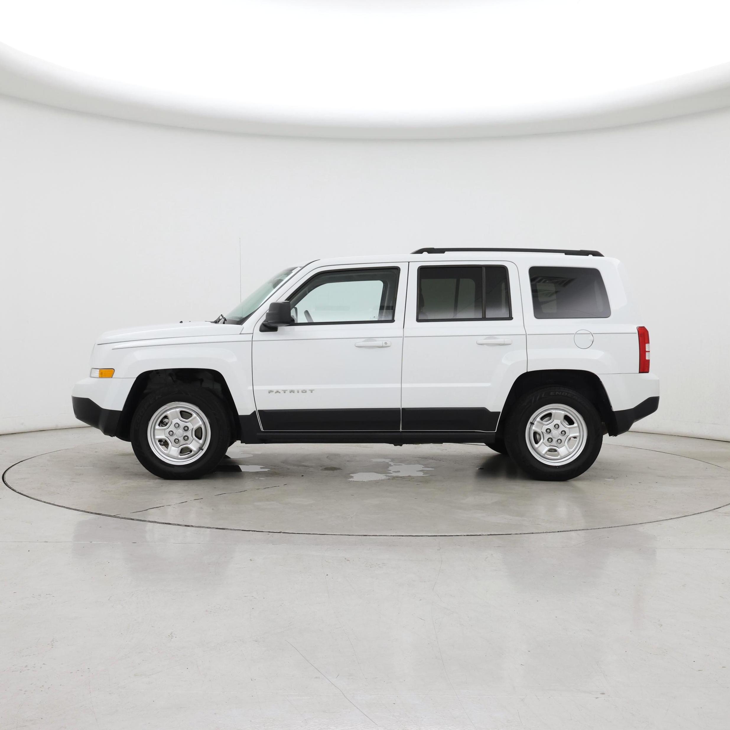 Thumbnail: 2016 Jeep Patriot - 3