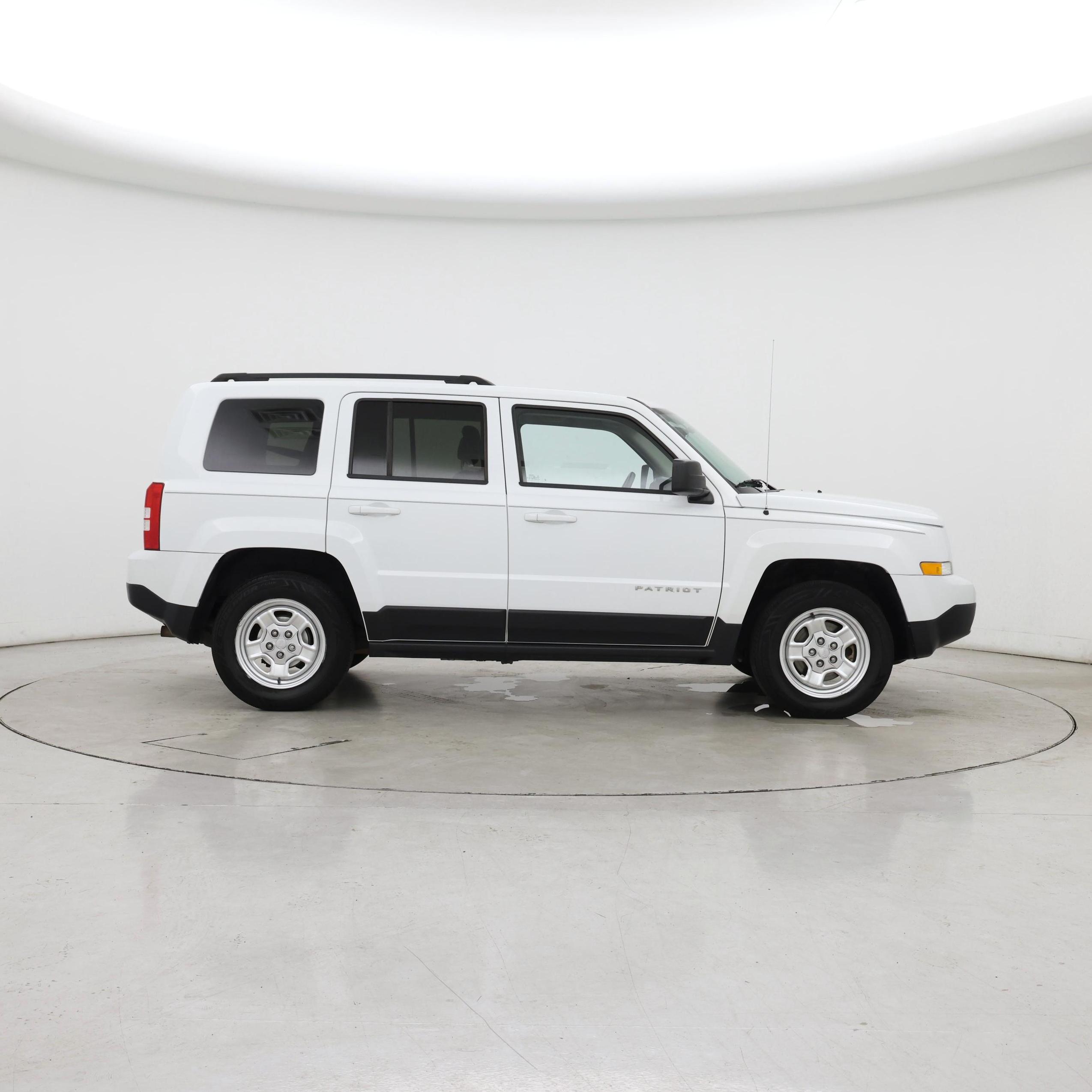 Thumbnail: 2016 Jeep Patriot - 7