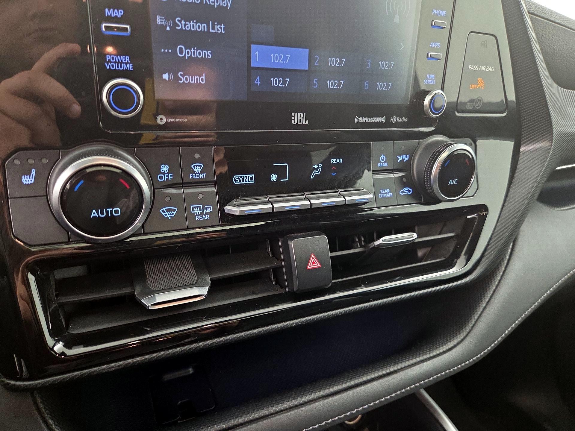 Thumbnail: 2021 Toyota Highlander - 17