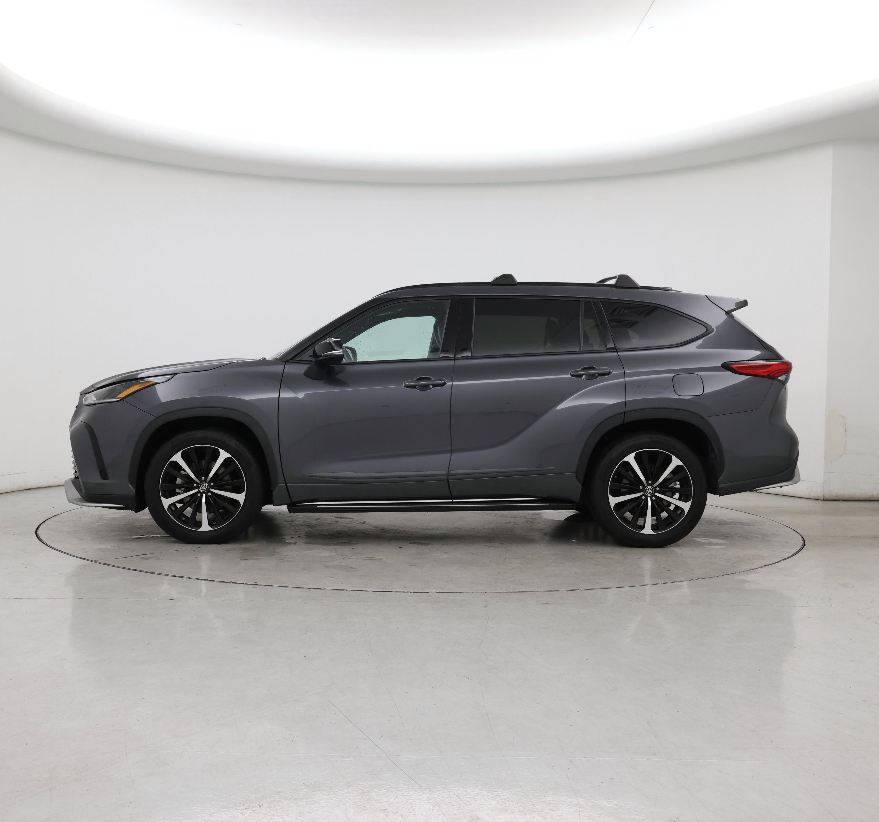 Thumbnail: 2021 Toyota Highlander - 3