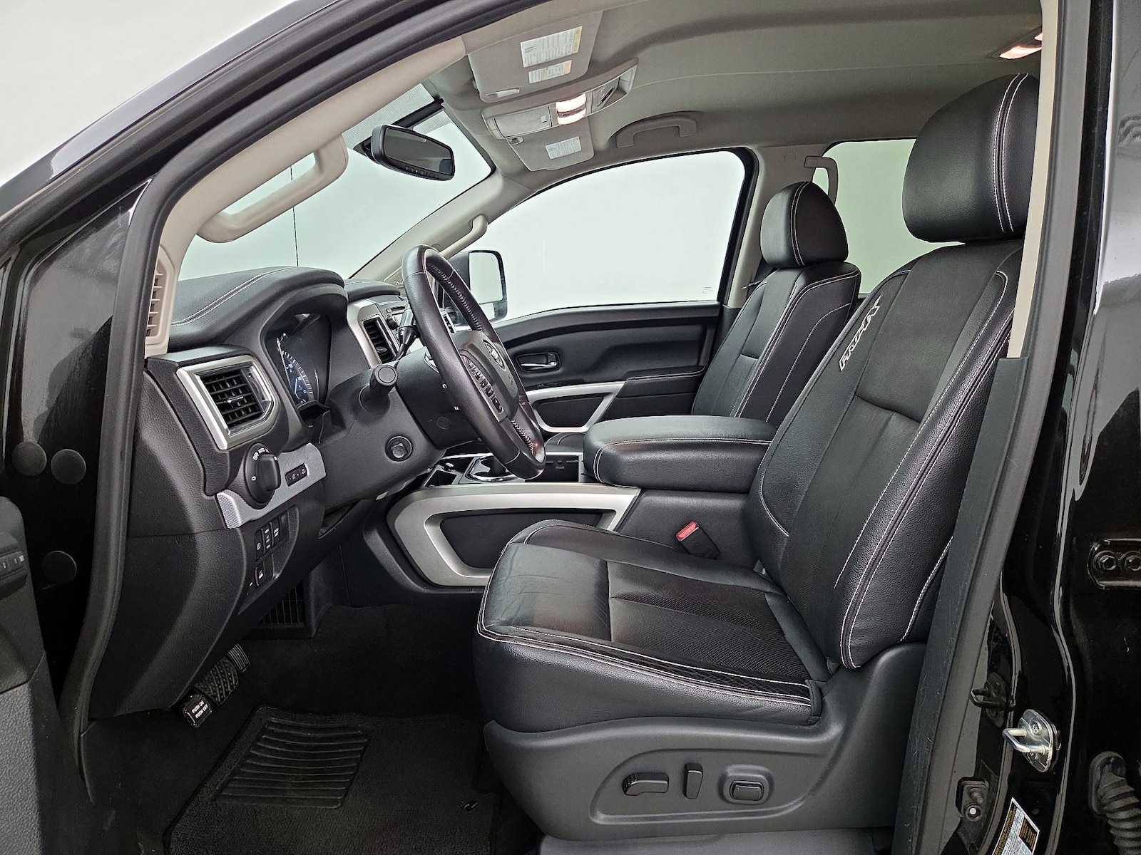2019 Nissan Titan PRO-4X - Photo 12