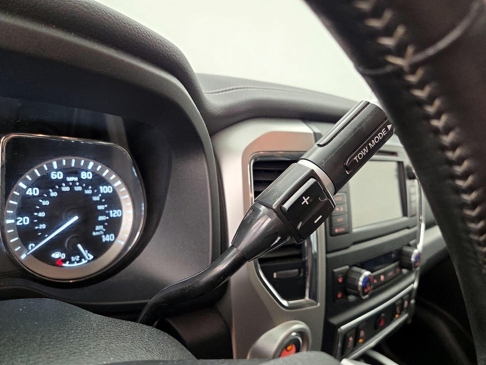 2019 Nissan Titan PRO-4X - Photo 19