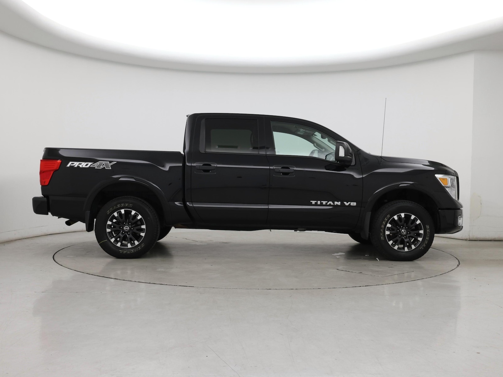 2019 Nissan Titan PRO-4X - Photo 8