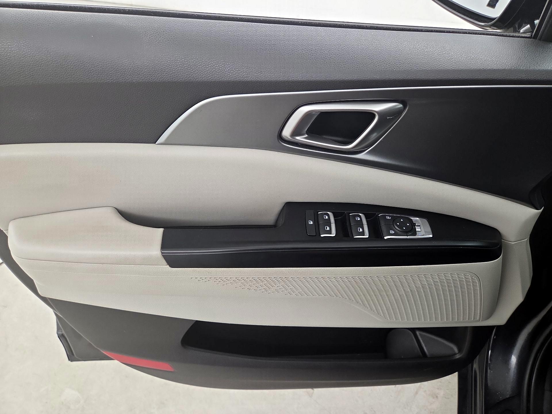 Thumbnail: 2023 Kia Carnival - 10