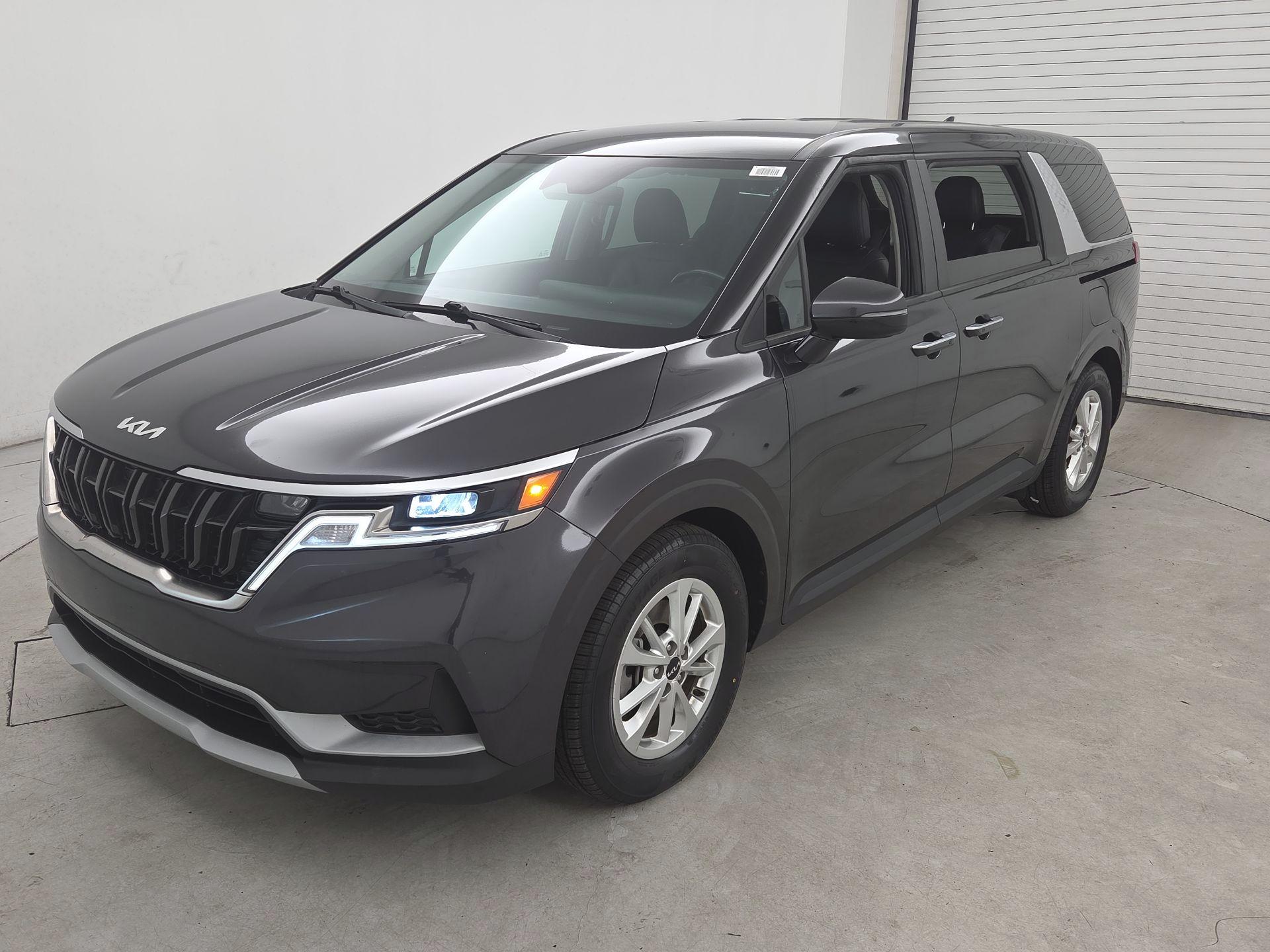 Thumbnail: 2023 Kia Carnival - 3
