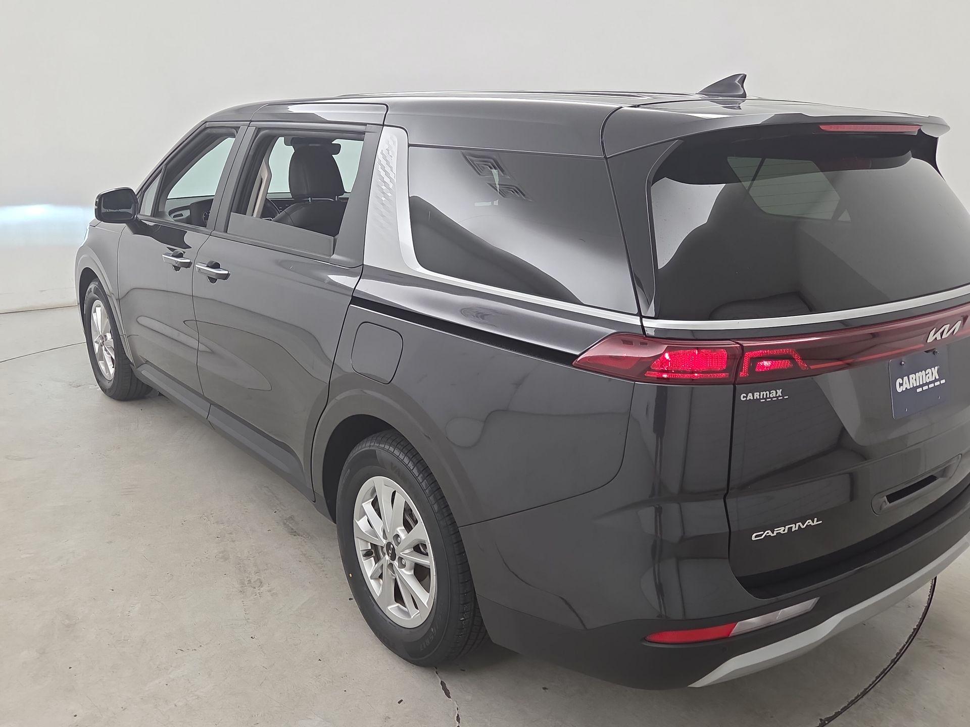 Thumbnail: 2023 Kia Carnival - 7