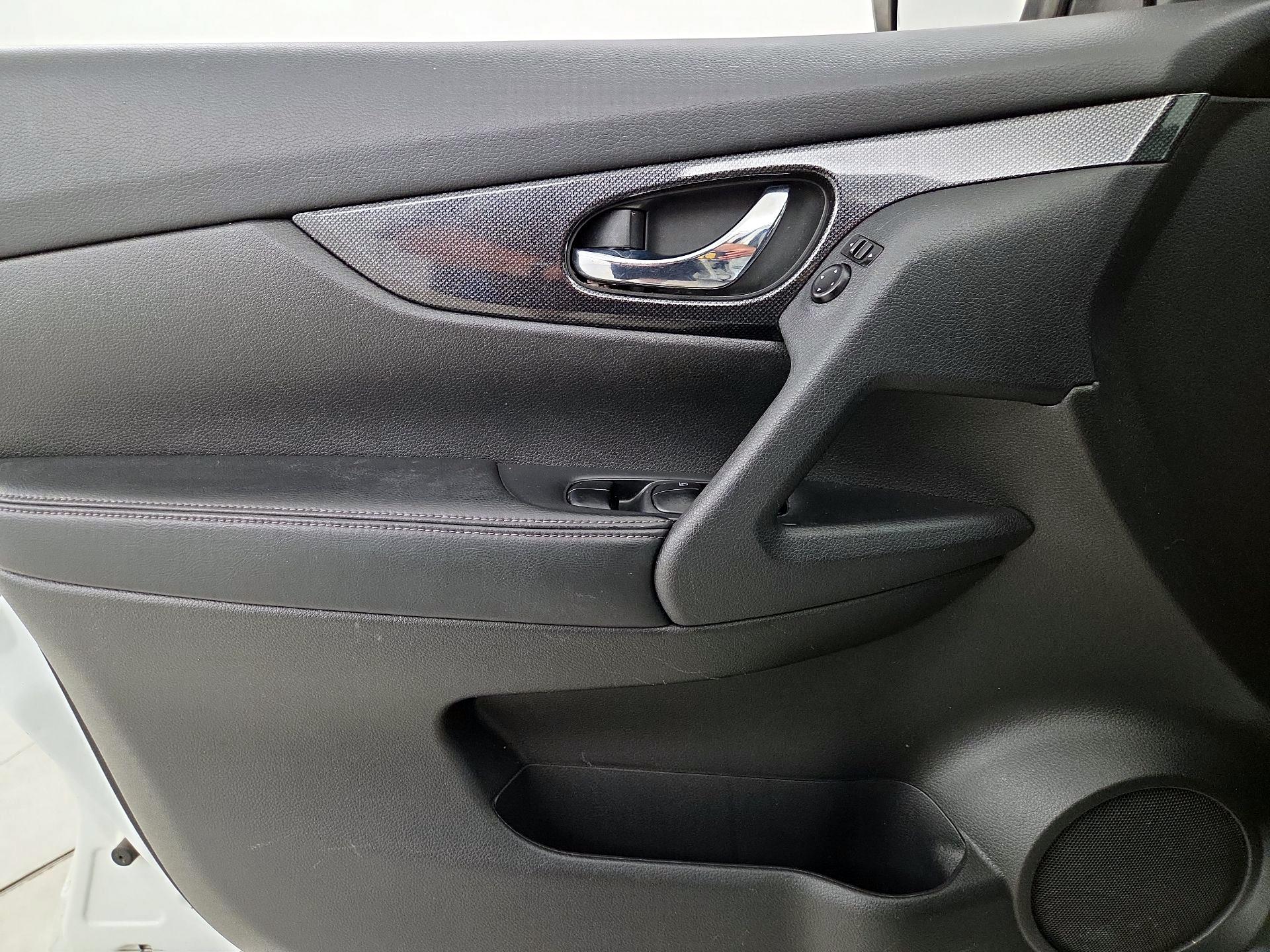 Thumbnail: 2015 Nissan Rogue - 12