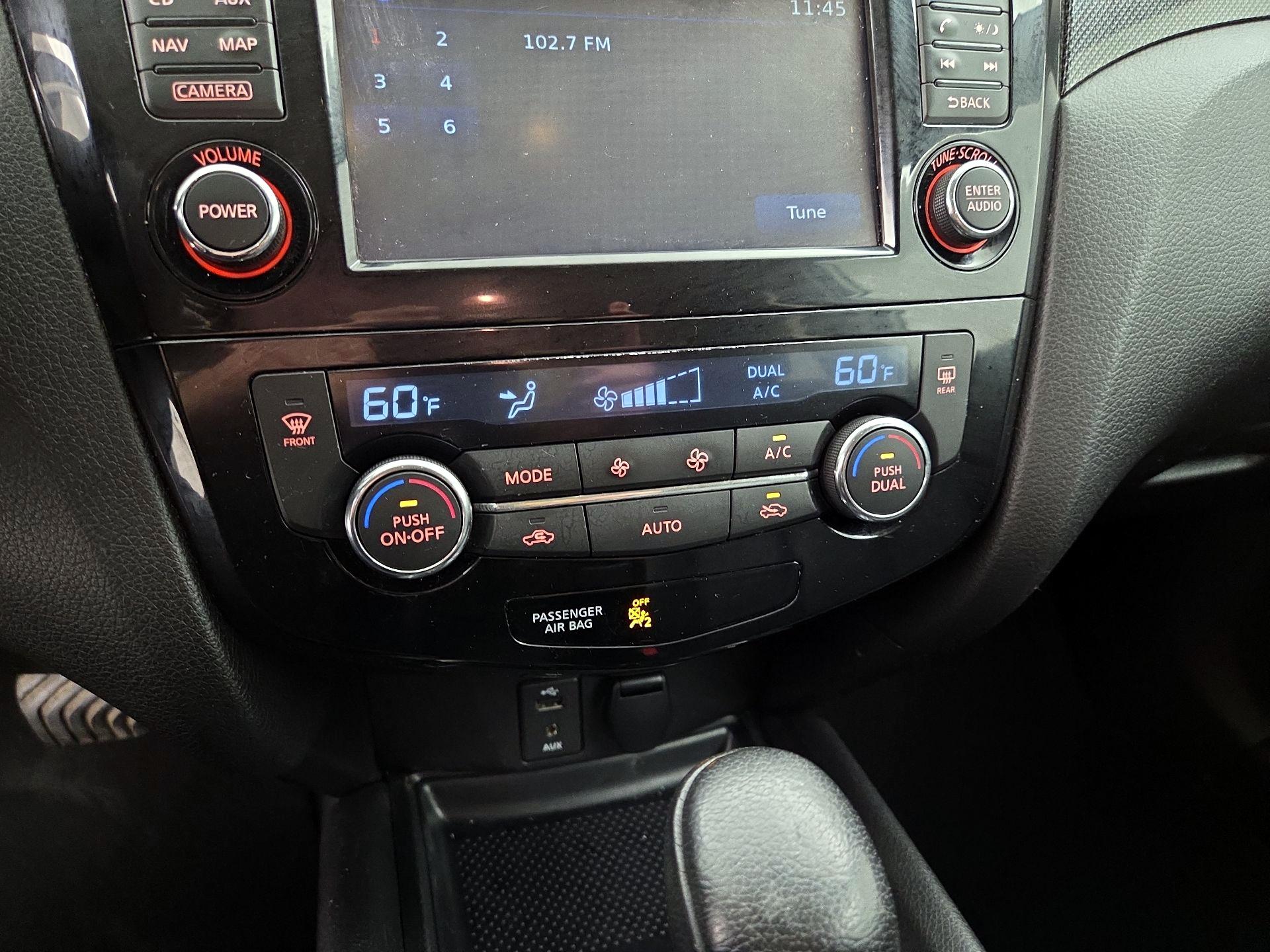 Thumbnail: 2015 Nissan Rogue - 17