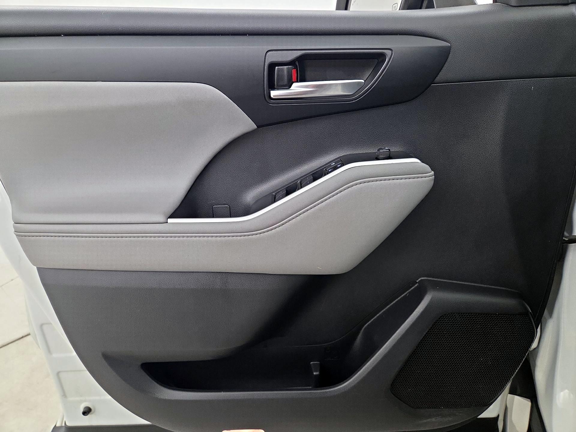 Thumbnail: 2021 Toyota Highlander - 12