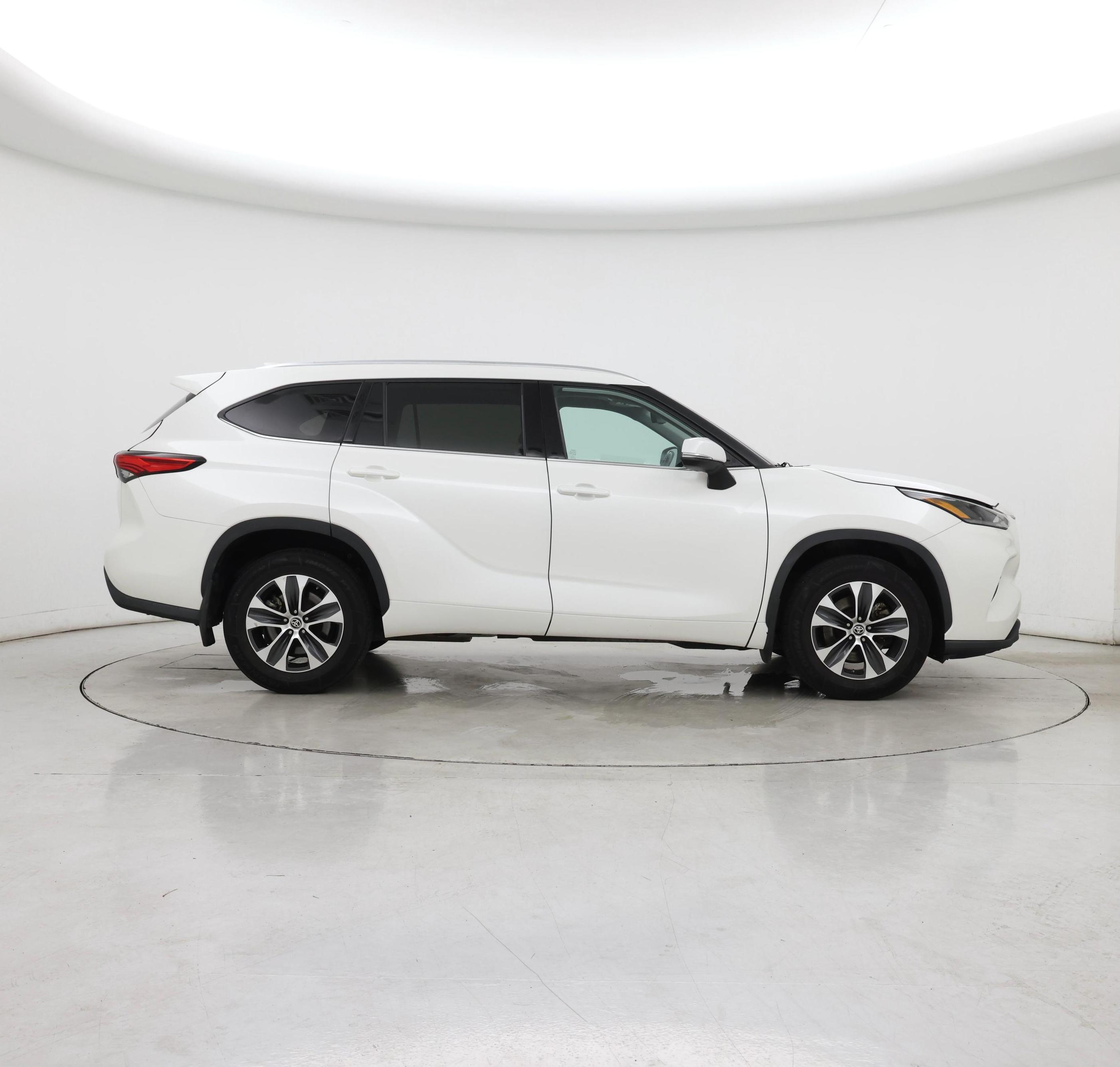 Thumbnail: 2021 Toyota Highlander - 7