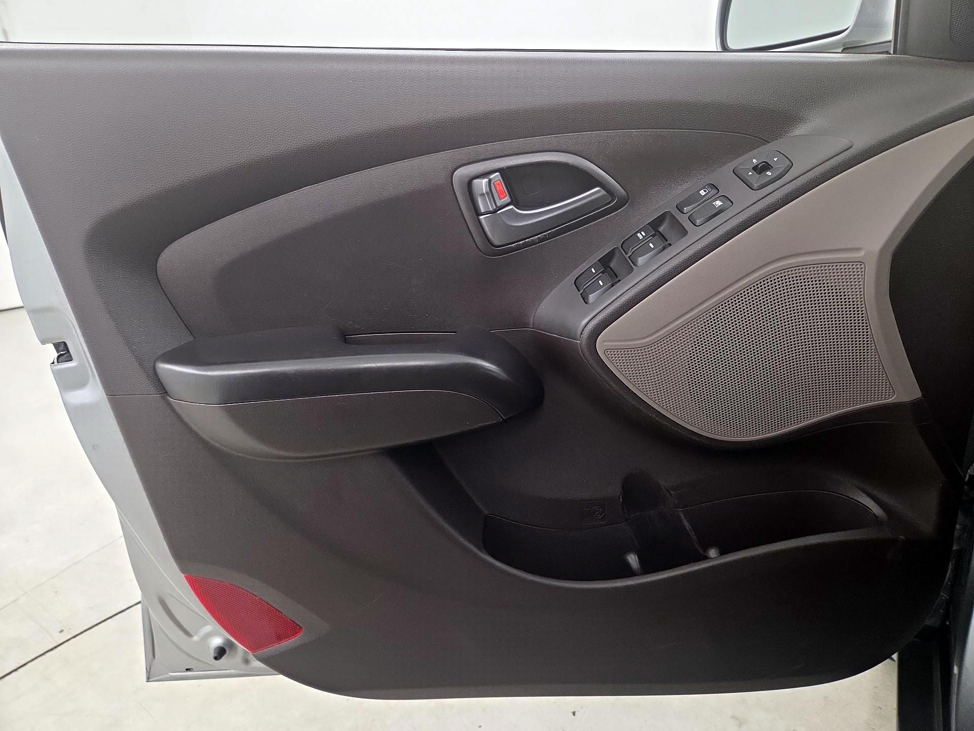 Thumbnail: 2015 Hyundai Tucson - 12