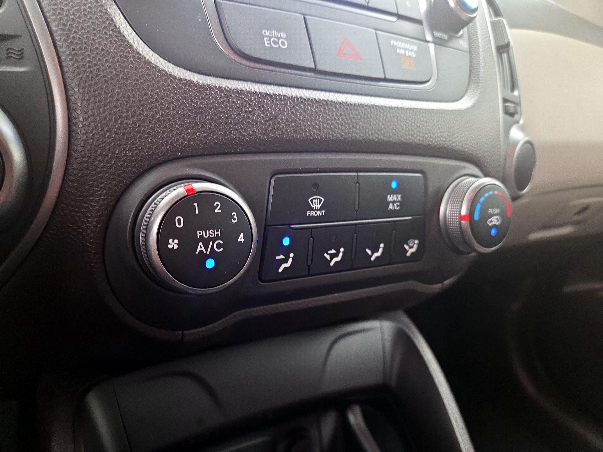 Thumbnail: 2015 Hyundai Tucson - 15
