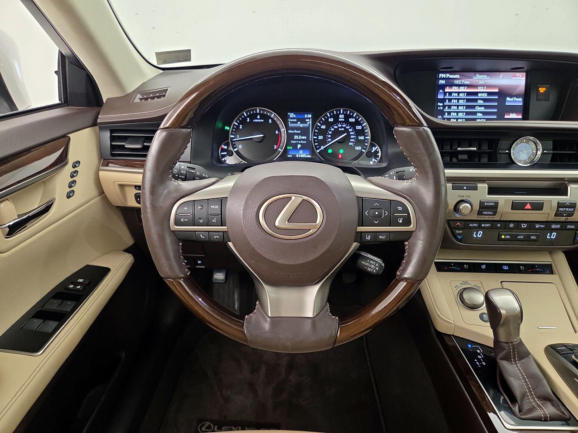 Thumbnail: 2018 Lexus ES - 10