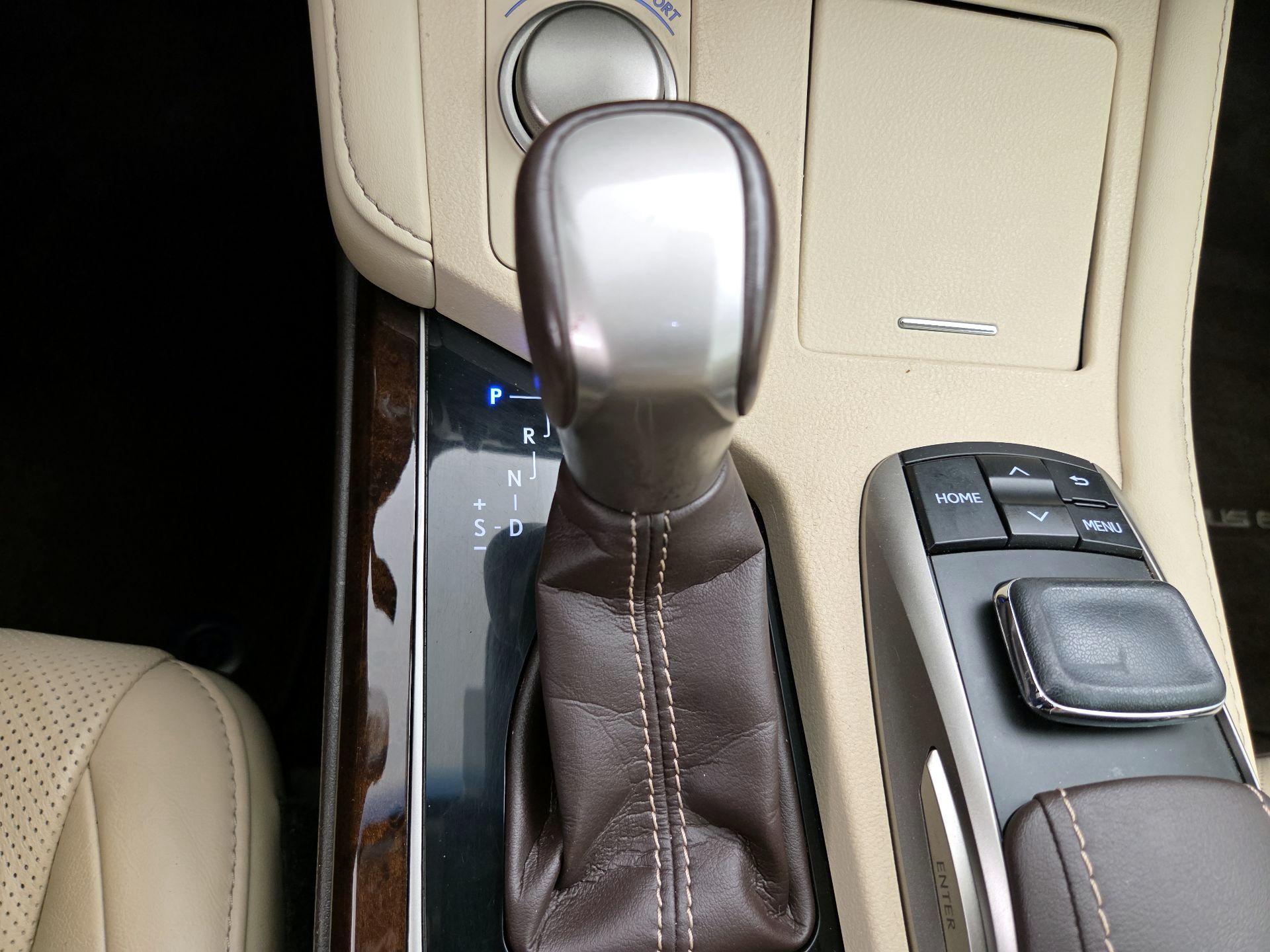 Thumbnail: 2018 Lexus ES - 18