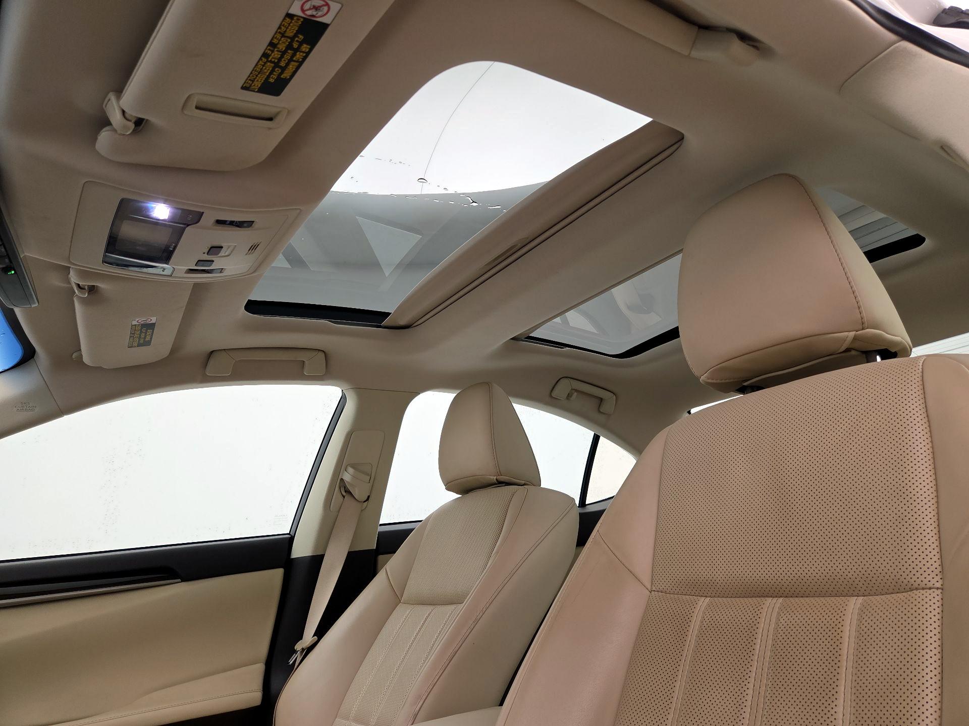 Thumbnail: 2018 Lexus ES - 20