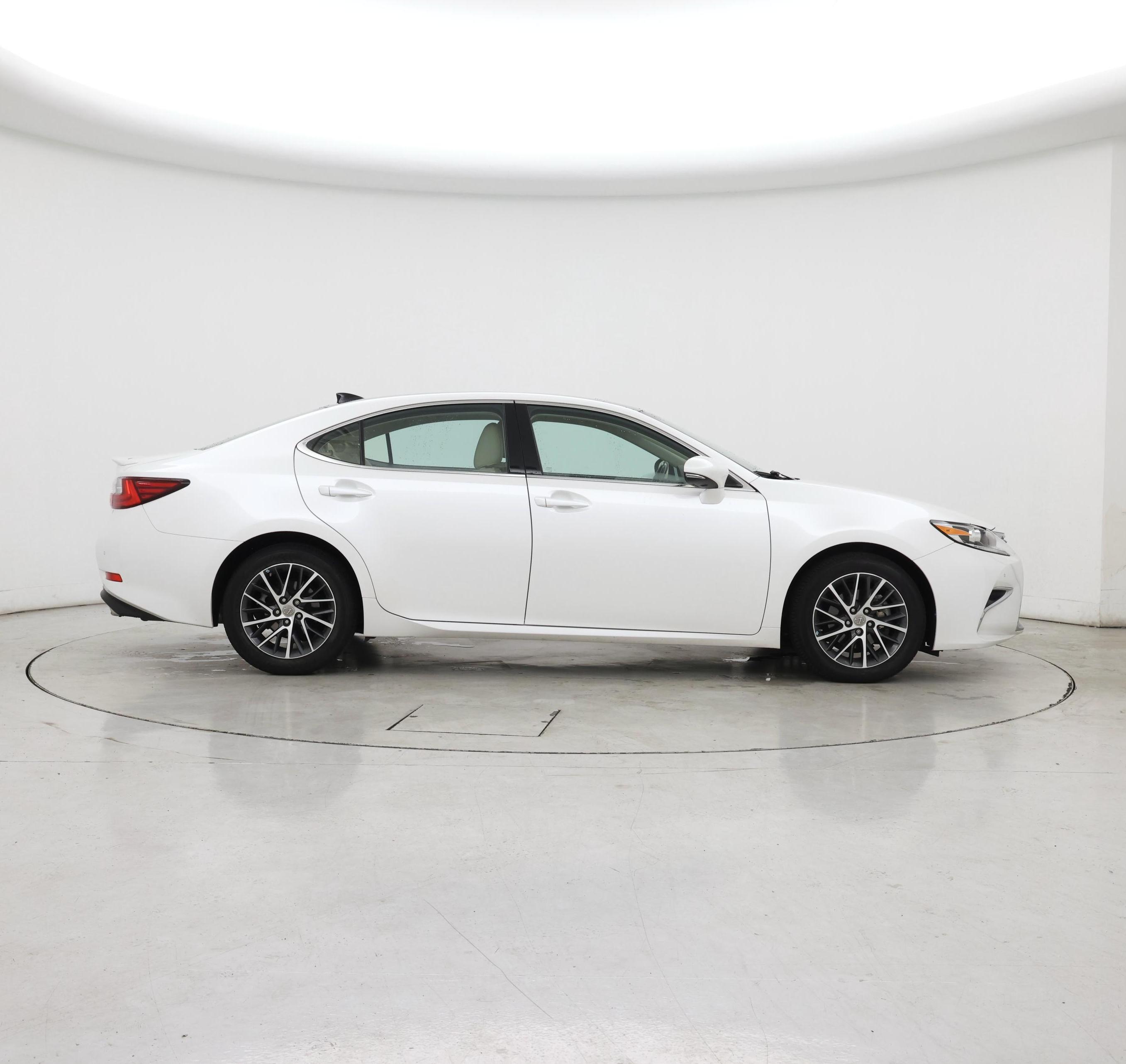 Thumbnail: 2018 Lexus ES - 7