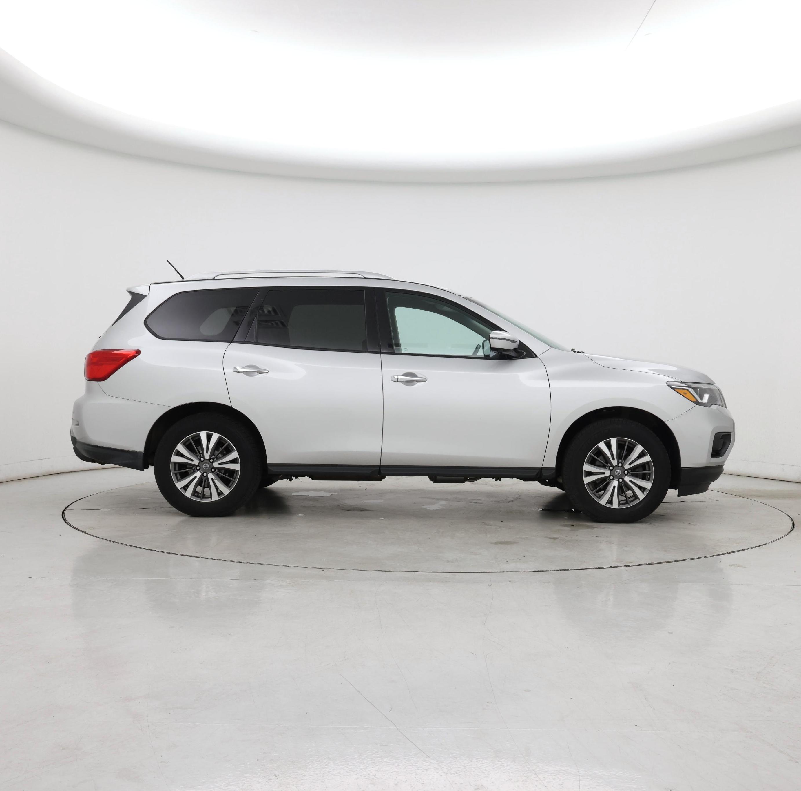 Thumbnail: 2017 Nissan Pathfinder - 7