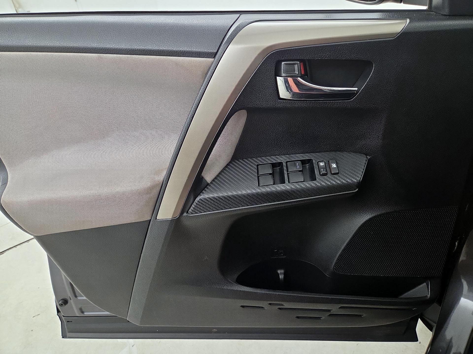 Thumbnail: 2014 Toyota RAV4 - 12