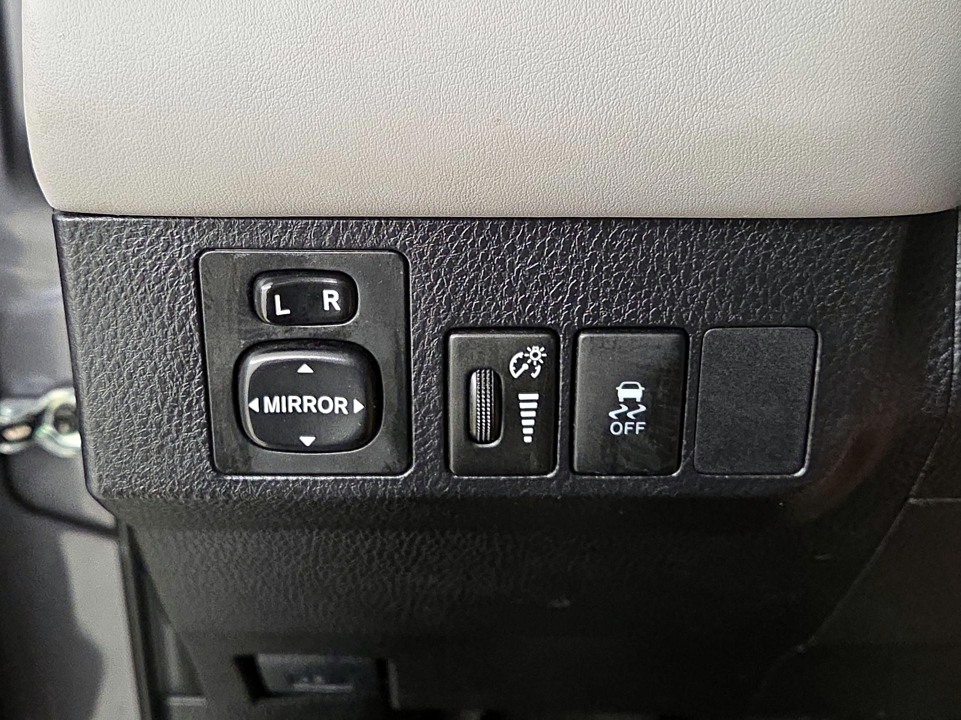 Thumbnail: 2014 Toyota RAV4 - 13