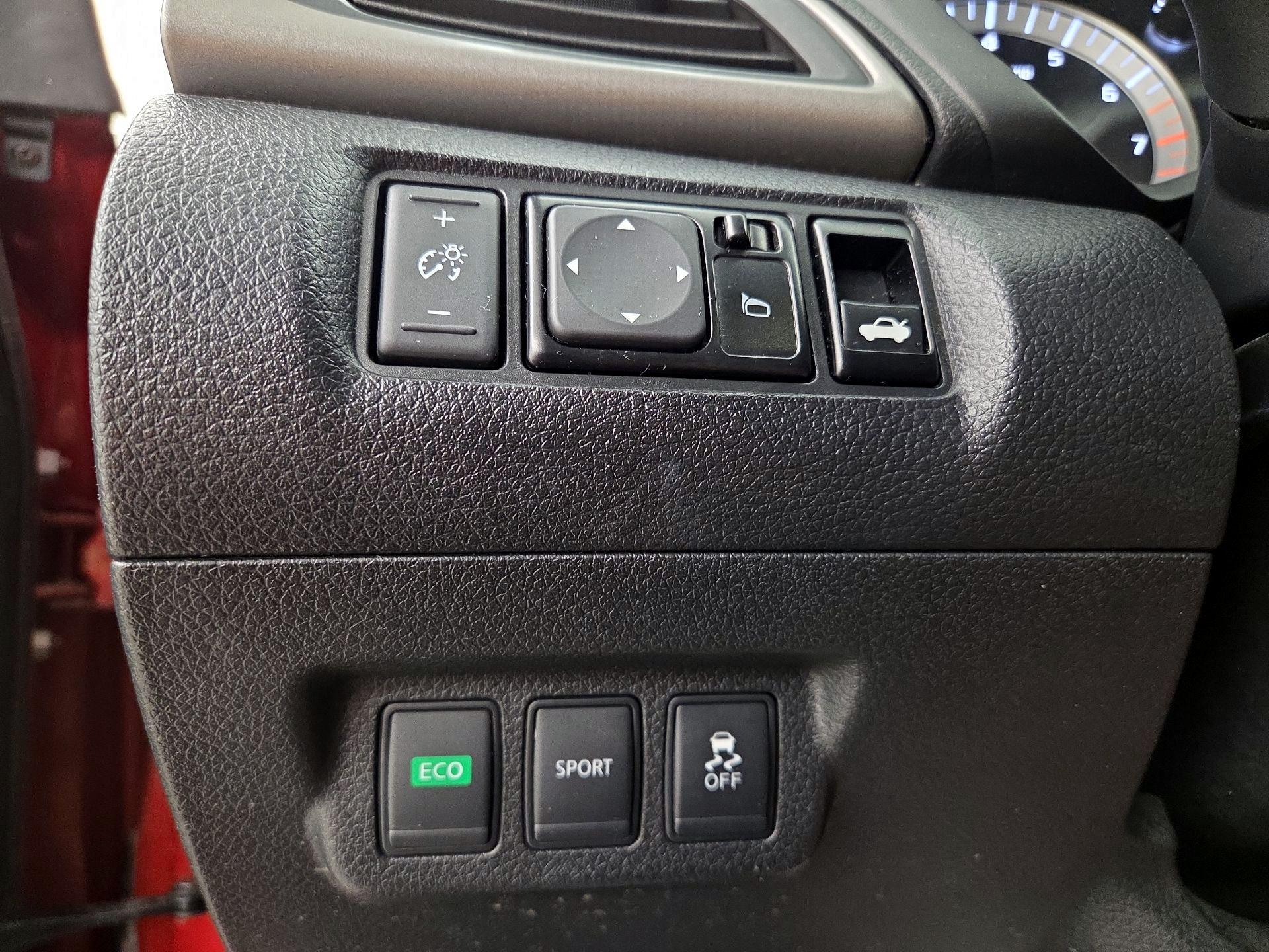 Thumbnail: 2015 Nissan Sentra - 11