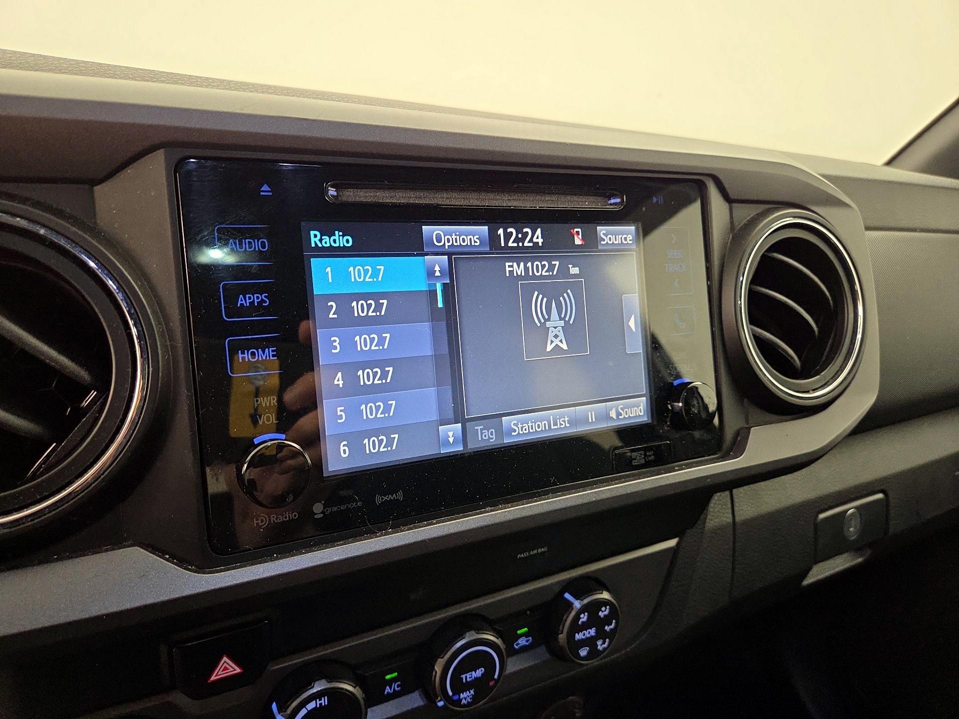 Thumbnail: 2019 Toyota Tacoma - 16
