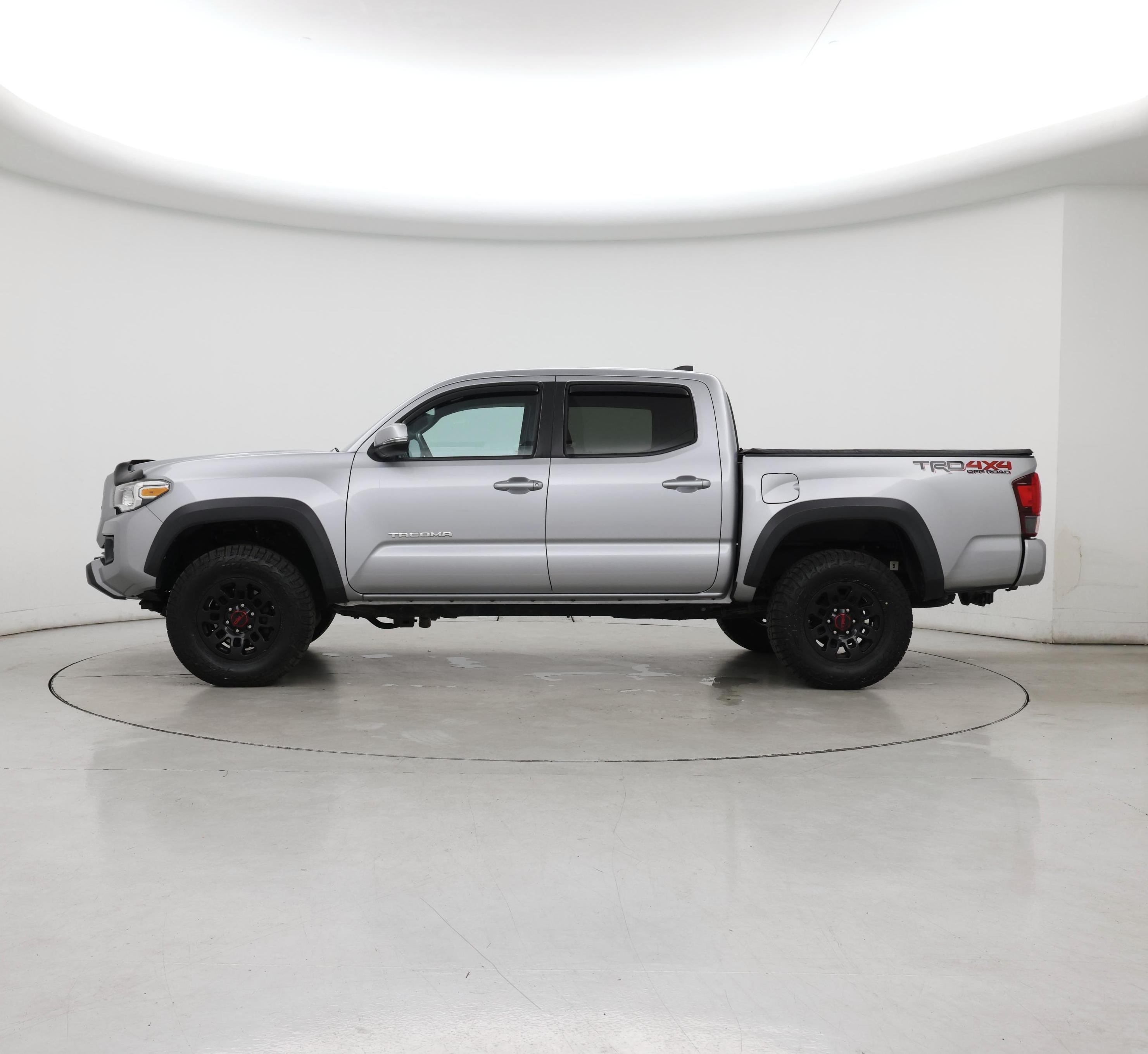 Thumbnail: 2019 Toyota Tacoma - 3
