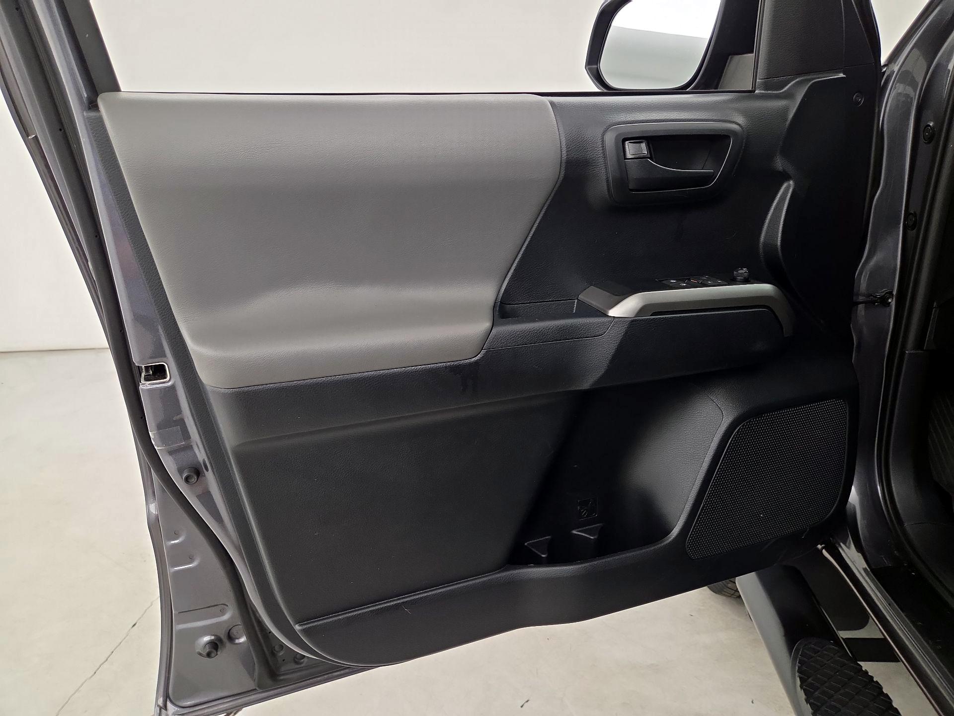 Thumbnail: 2019 Toyota Tacoma - 12