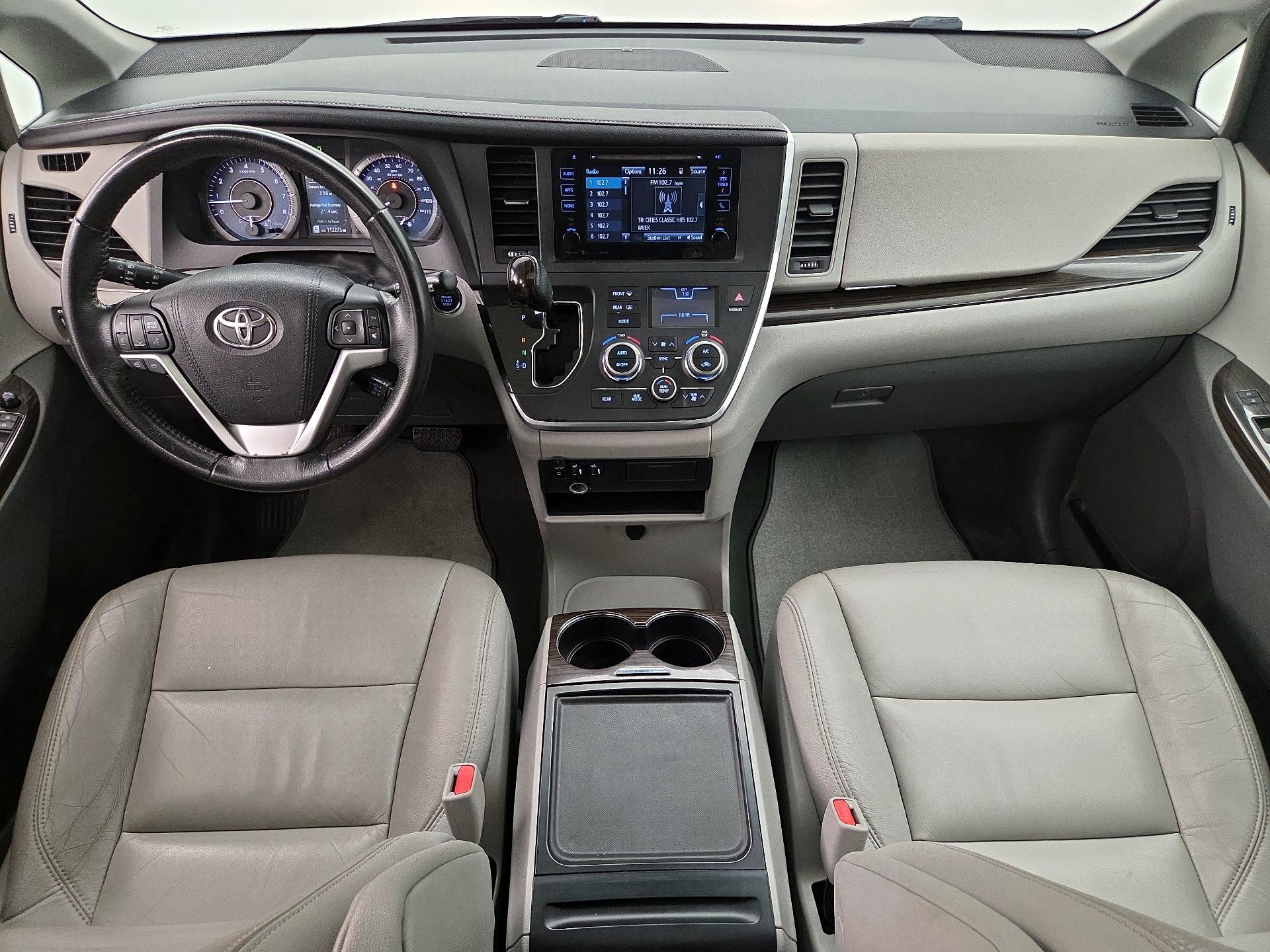 Thumbnail: 2016 Toyota Sienna - 9