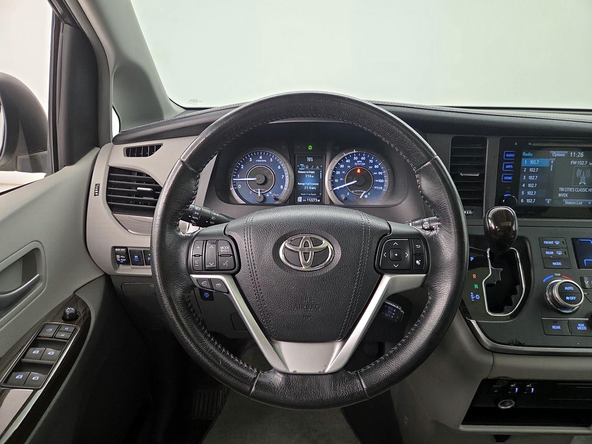 Thumbnail: 2016 Toyota Sienna - 10