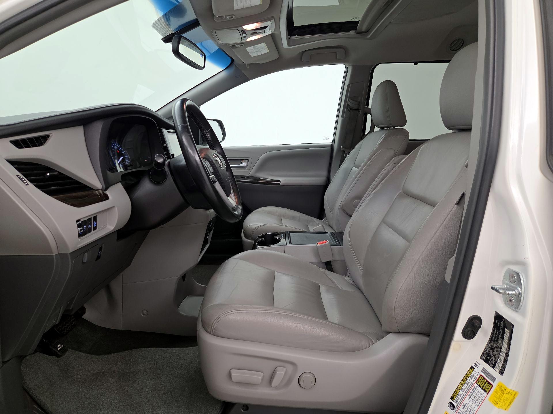 Thumbnail: 2016 Toyota Sienna - 11