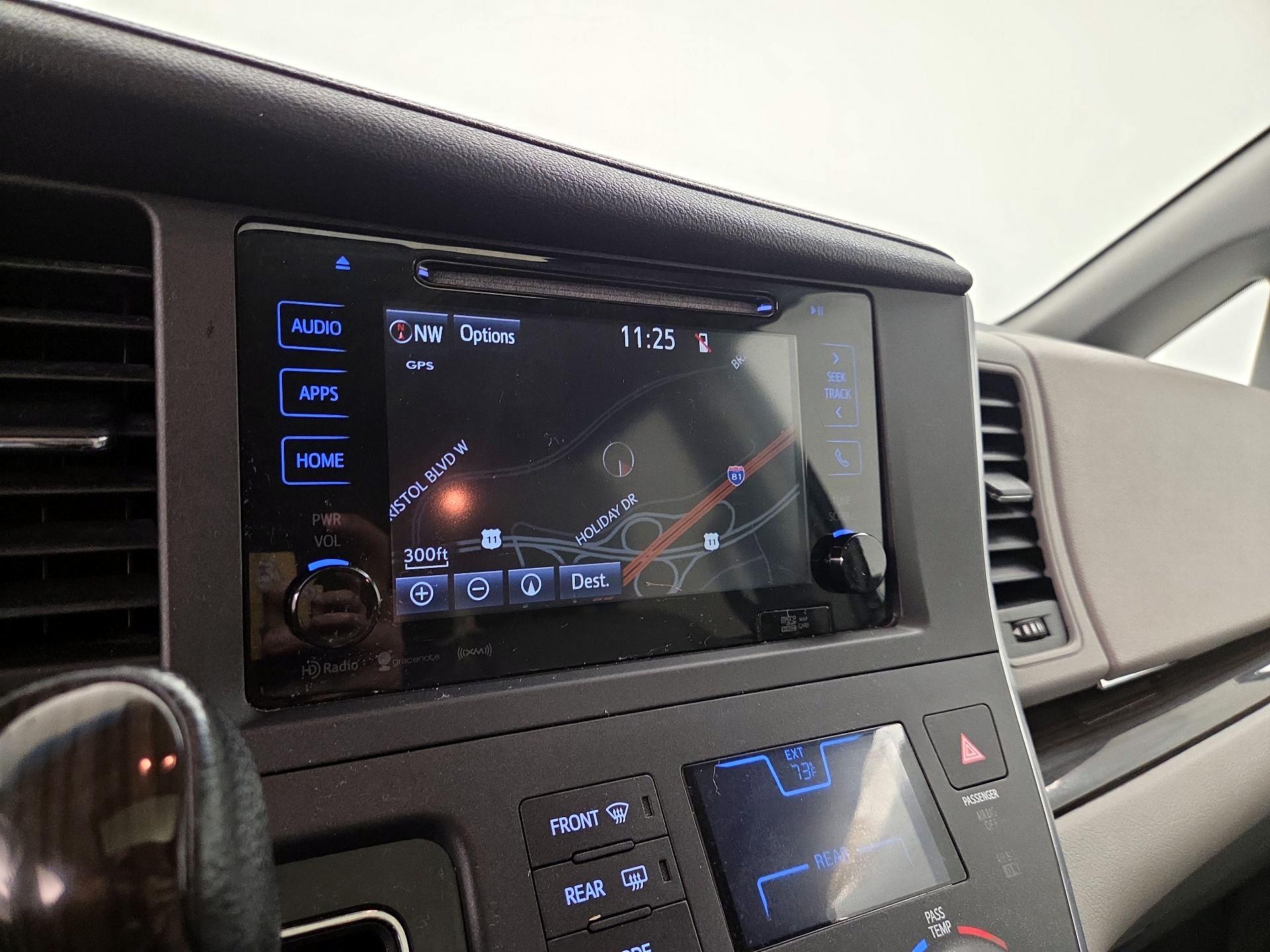Thumbnail: 2016 Toyota Sienna - 14