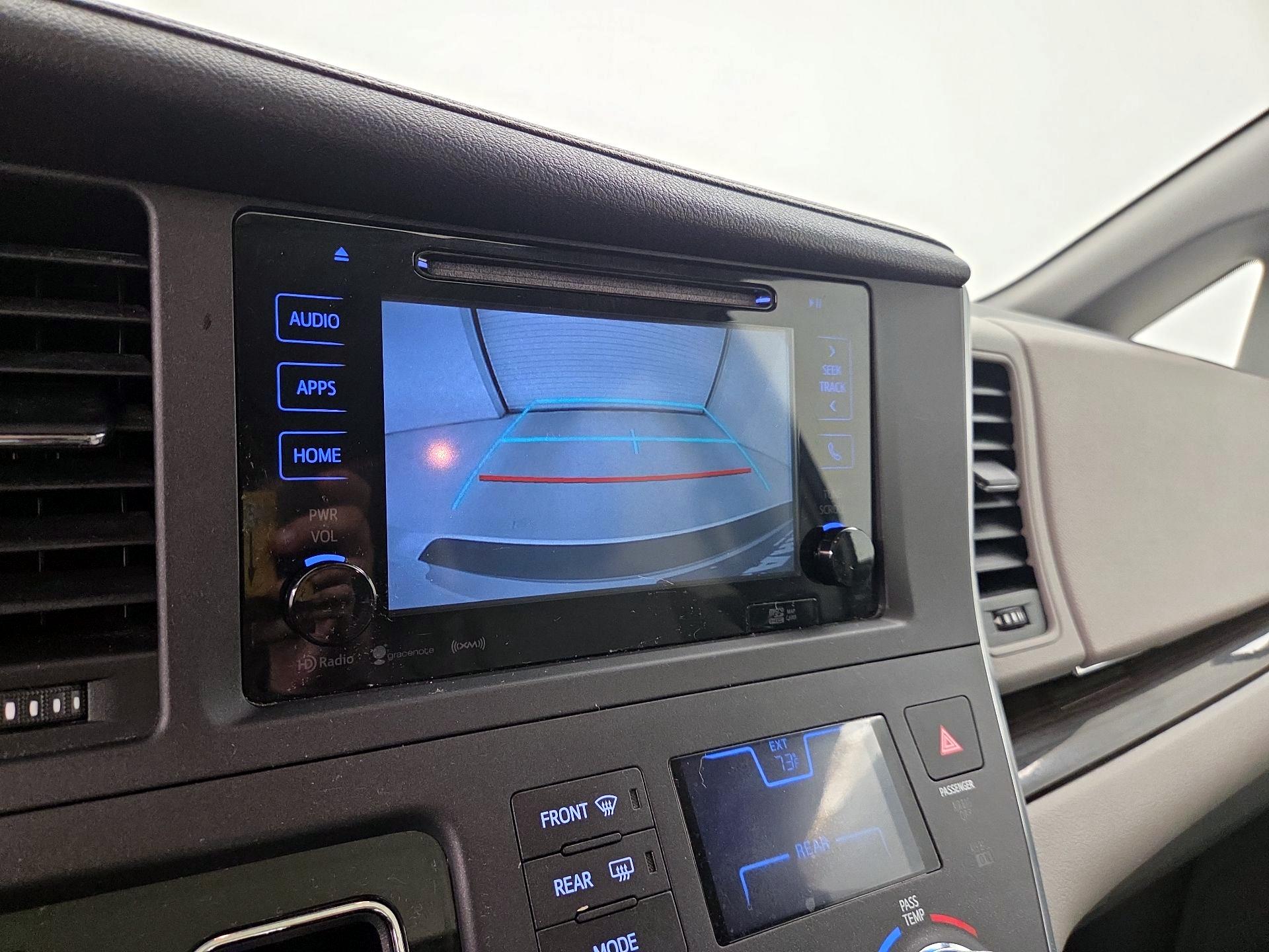 Thumbnail: 2016 Toyota Sienna - 15