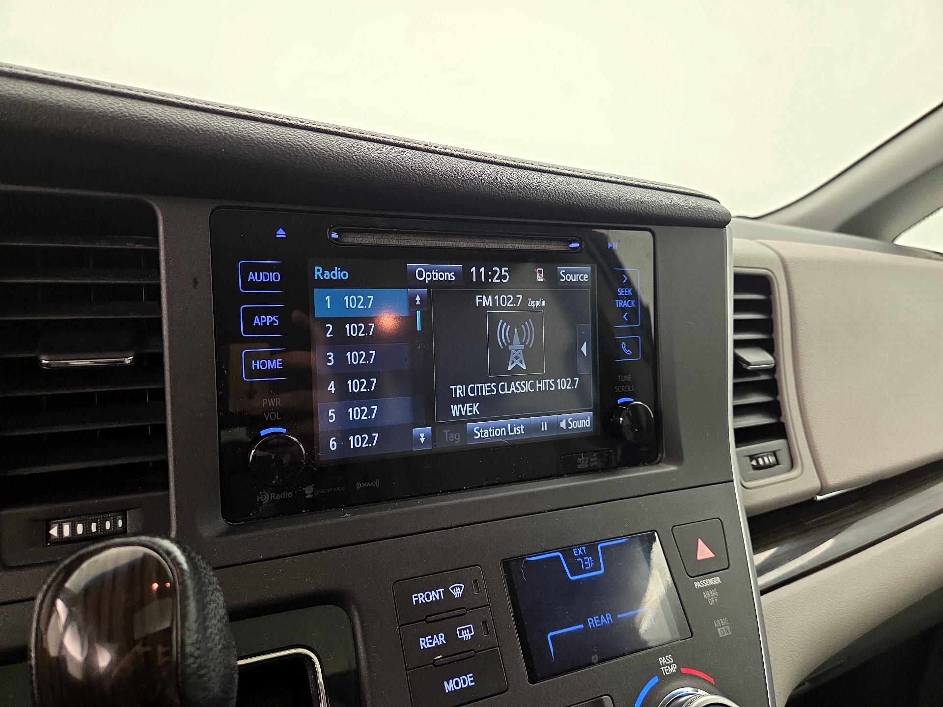 Thumbnail: 2016 Toyota Sienna - 16
