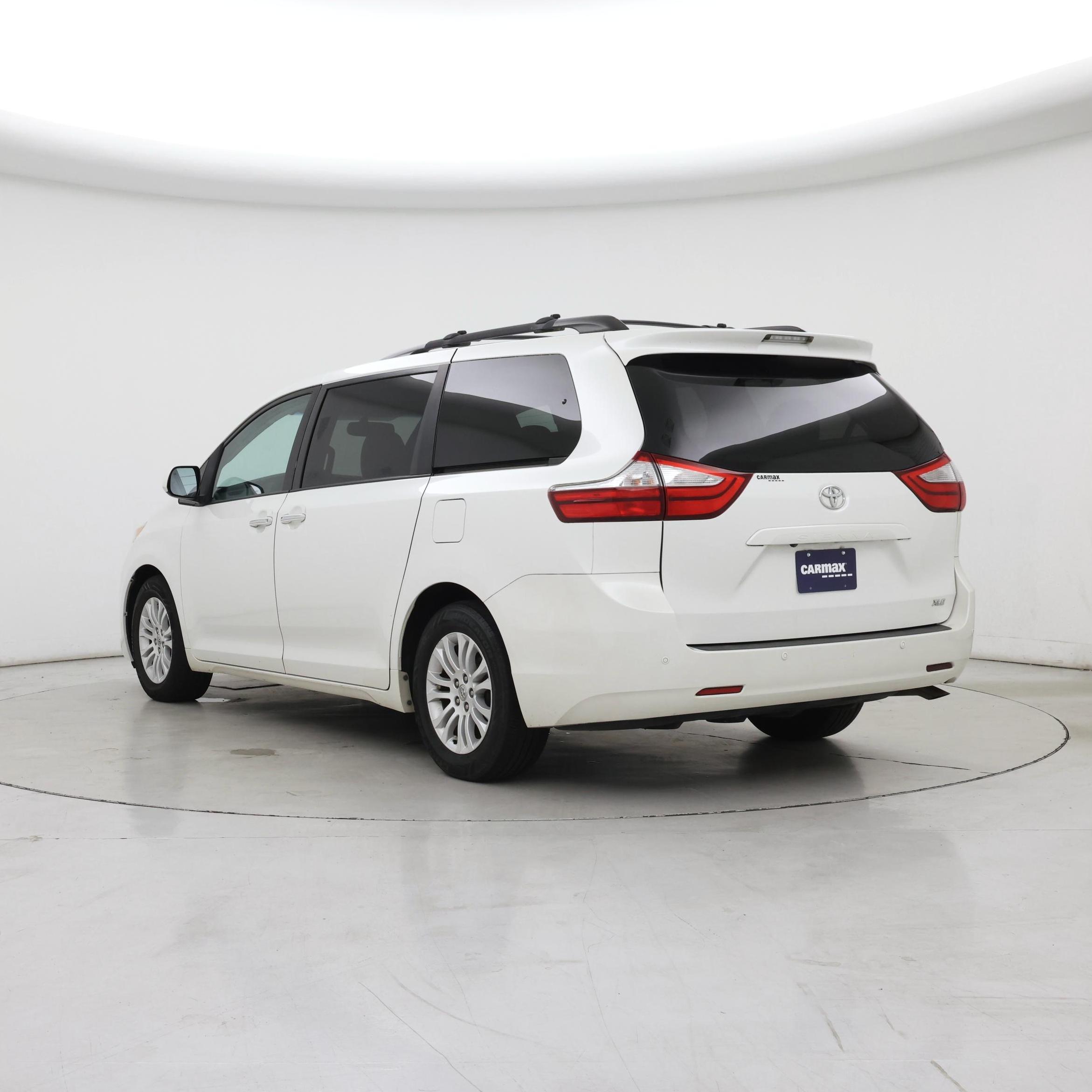 Thumbnail: 2016 Toyota Sienna - 2