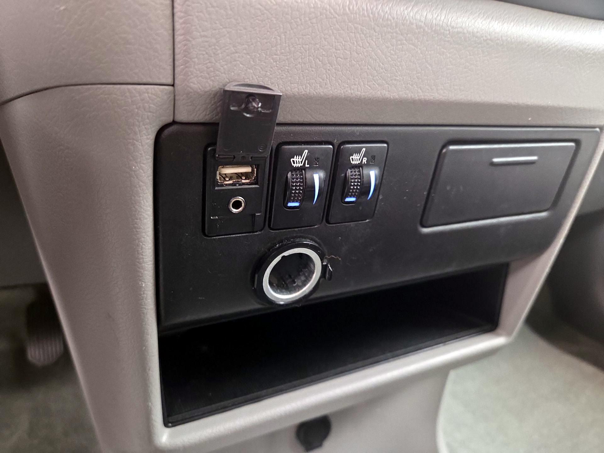 Thumbnail: 2016 Toyota Sienna - 19
