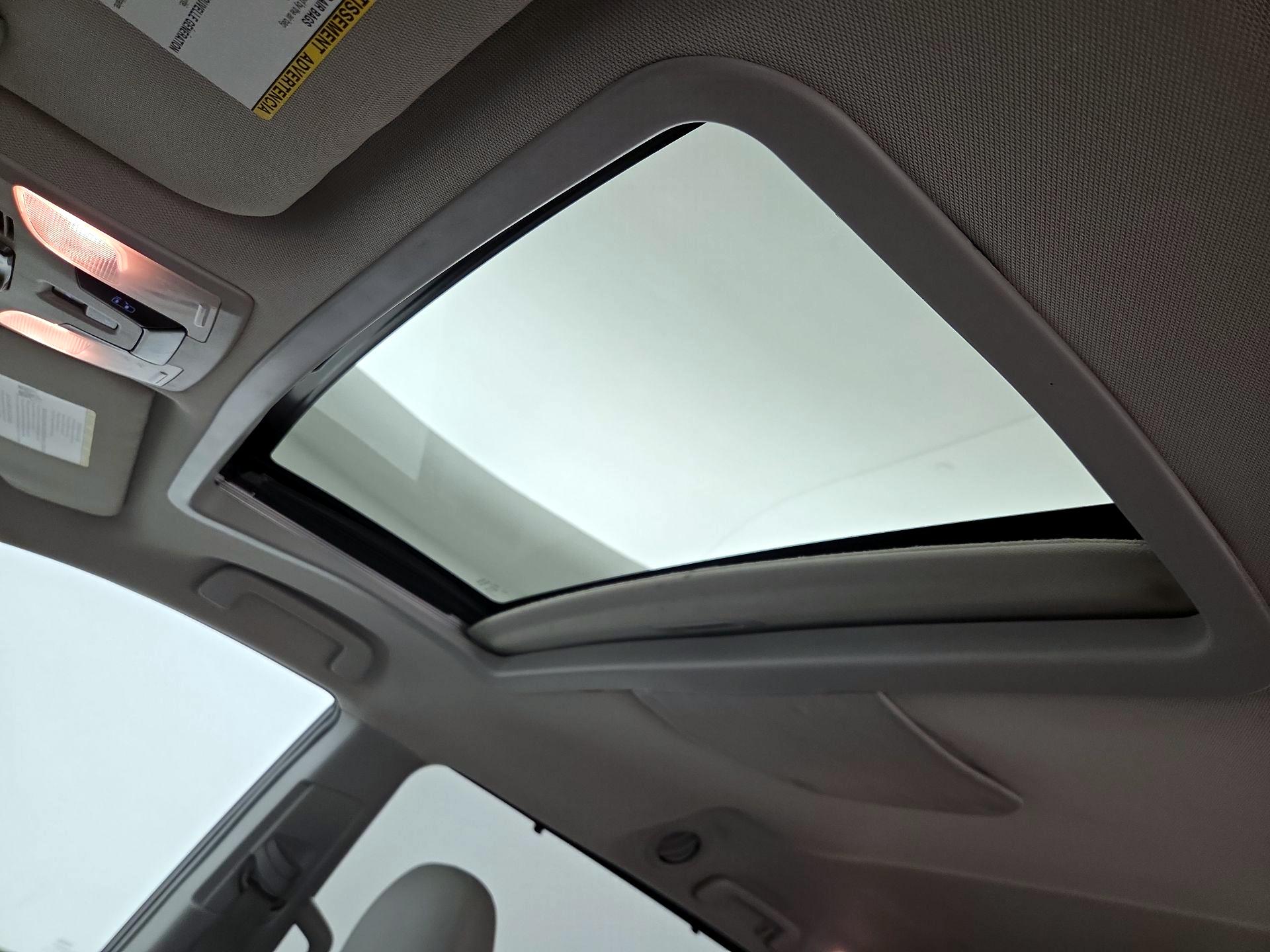 Thumbnail: 2016 Toyota Sienna - 20