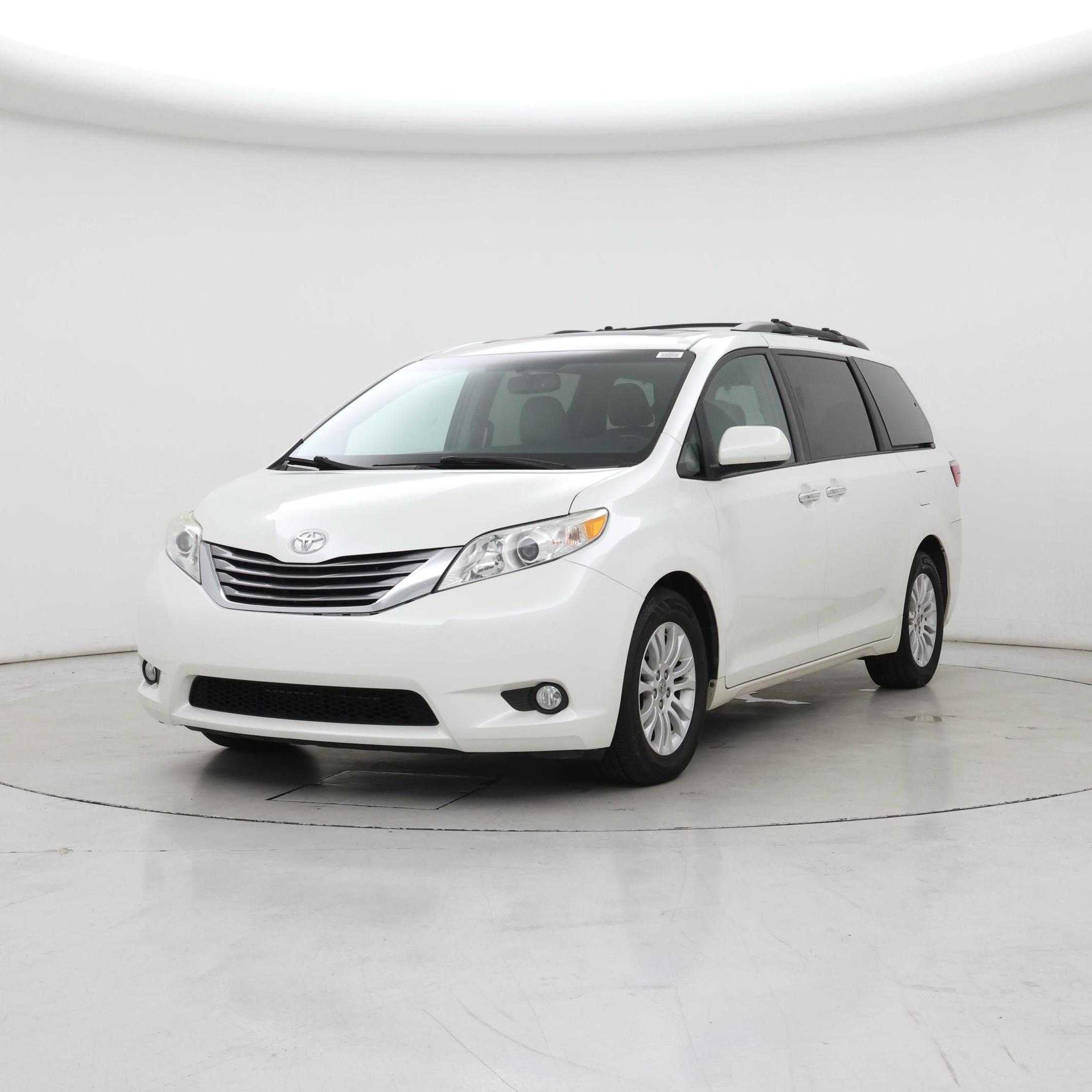 Thumbnail: 2016 Toyota Sienna - 4